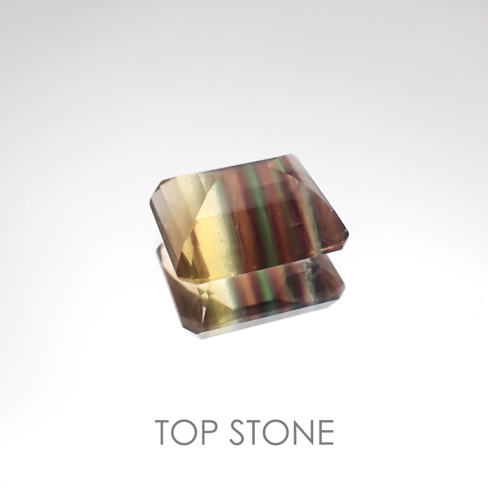 パーティカラーフローライト(宝石名パーティカラード・フルオライト) ブラジル産 6.58ct 識別済[20128500]12×9.9mm前後