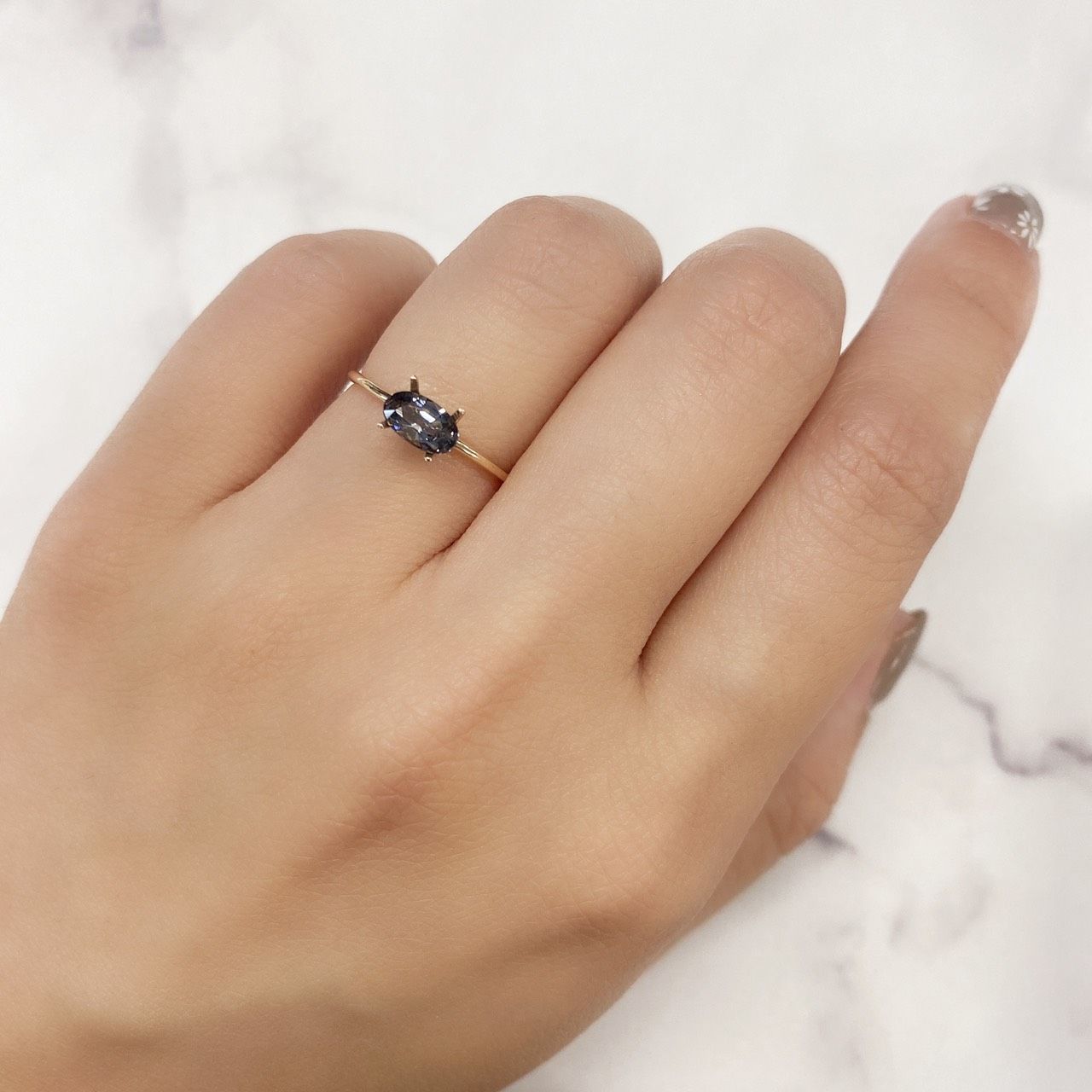 プラチナスピネル(宝石名スピネル) ビルマ産 0.581ct ソ付(彩珠)[250912850]6.6×4mm前後