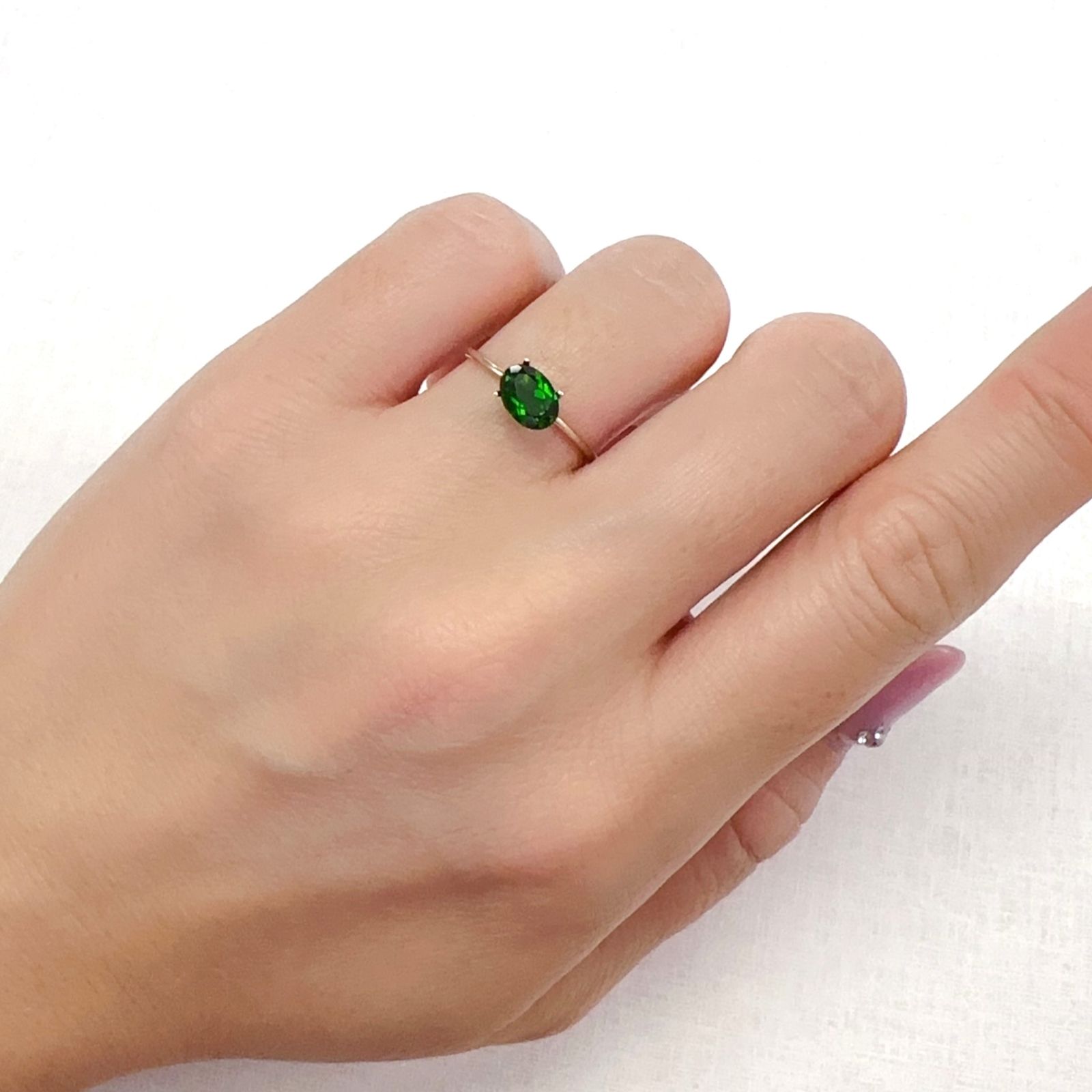 クロムダイオプサイド(宝石名クロム・ダイオプサイド)ロシア産 0.85ct 識別済[231124296]7x5mm前後