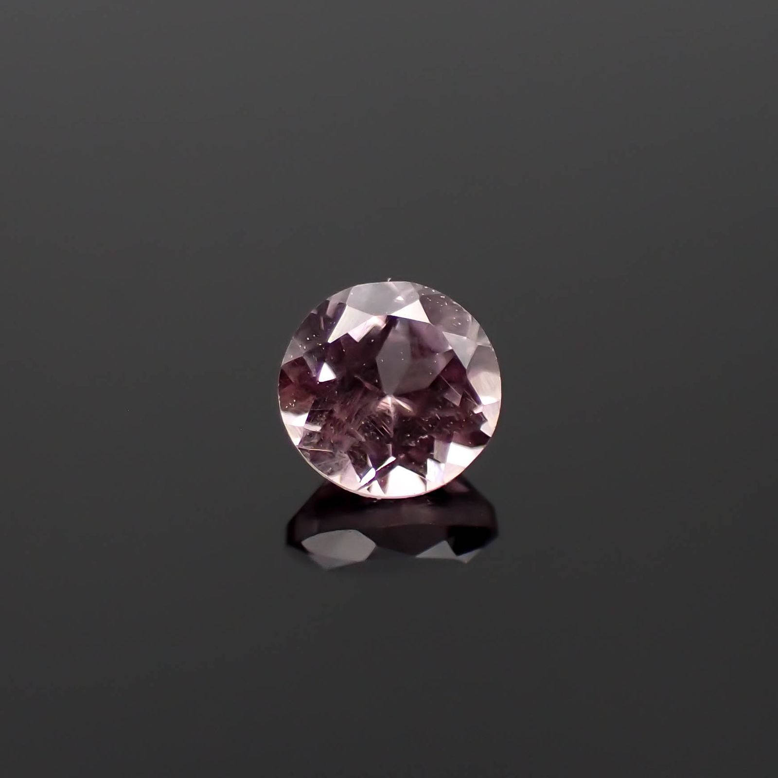 ドラゴンガーネット タンザニア産 0.34ct[230722952]3.9x3.9mm前後