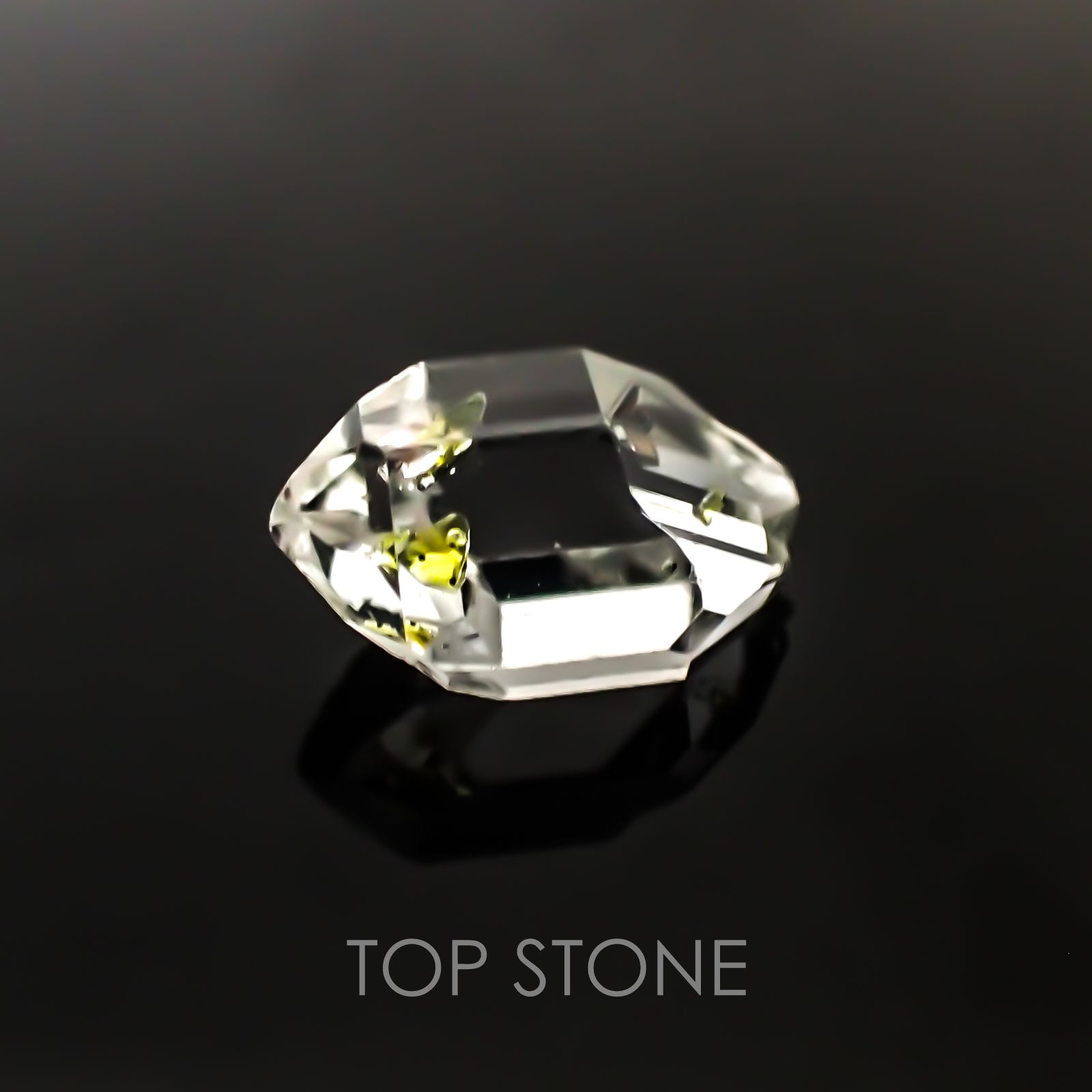 オイルインクォーツ パキスタン産 原石・結晶 2.82ct[20128227]11.4×7.3mm前後
