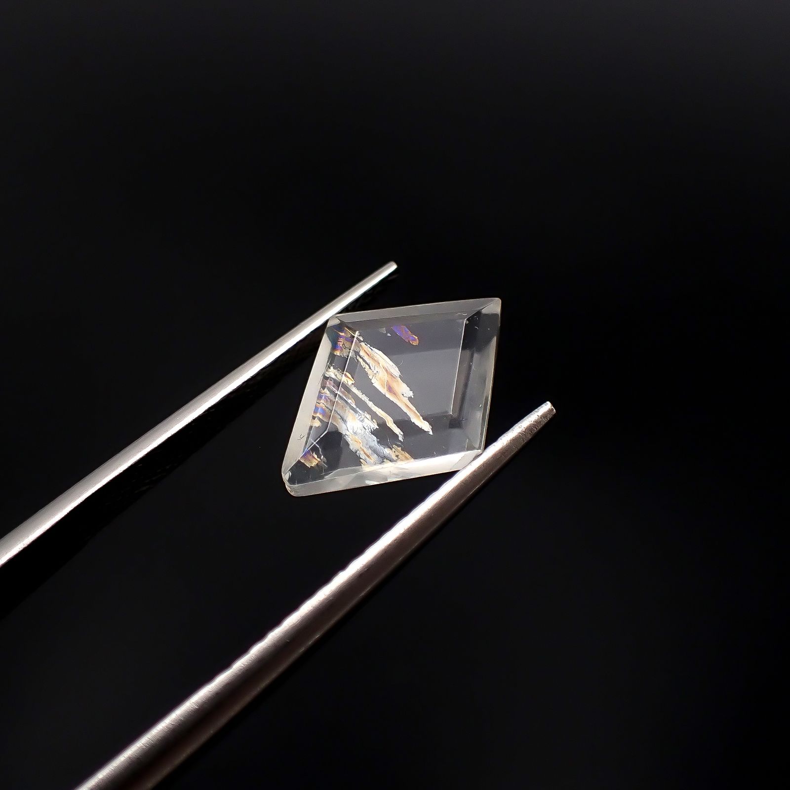 ◇リバーシブル・カスタムカット◇マラウイムーンストーン マラウイ共和国産 2.77ct / 13.1x9.6mm前後 [260331830]