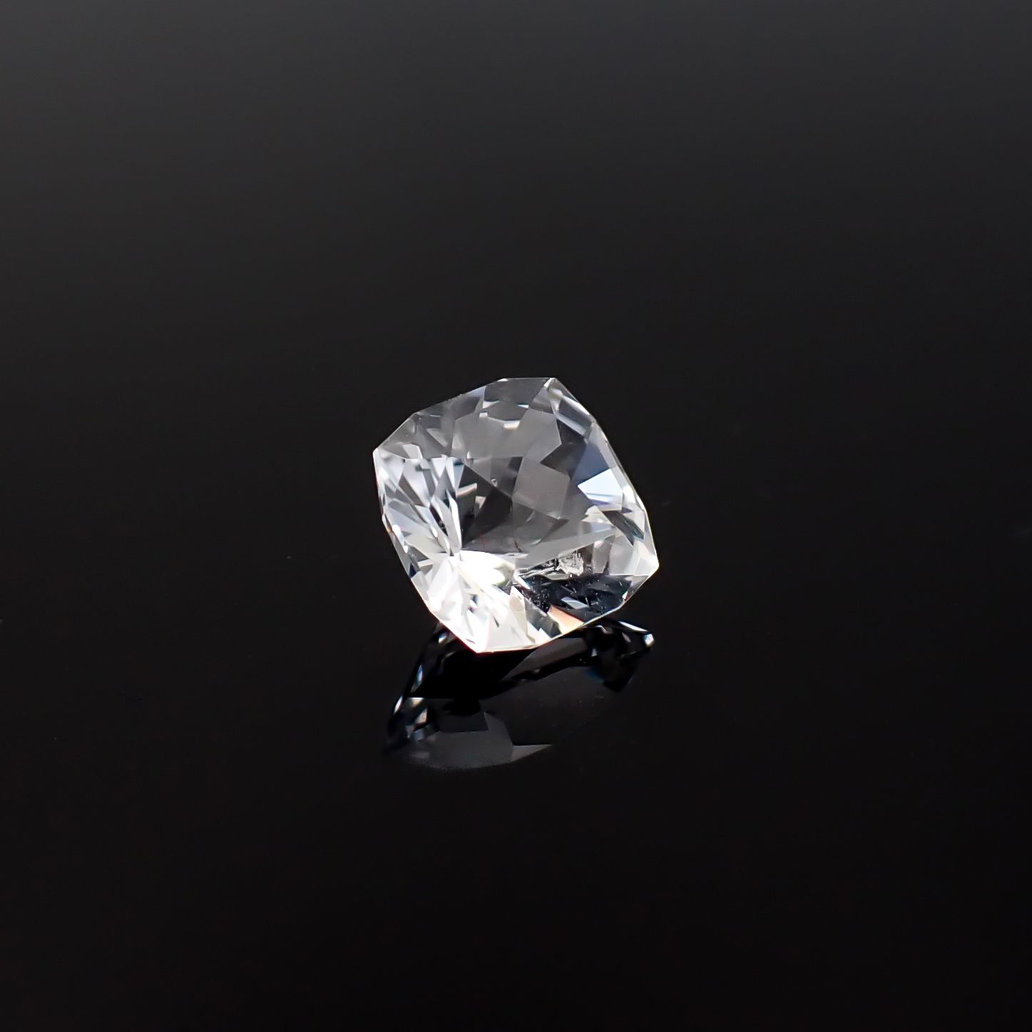 ◇カスタムカット◇日本水晶 宮崎県上八重産 1.64ct / 7.2x7.2mm前後 [260632421]