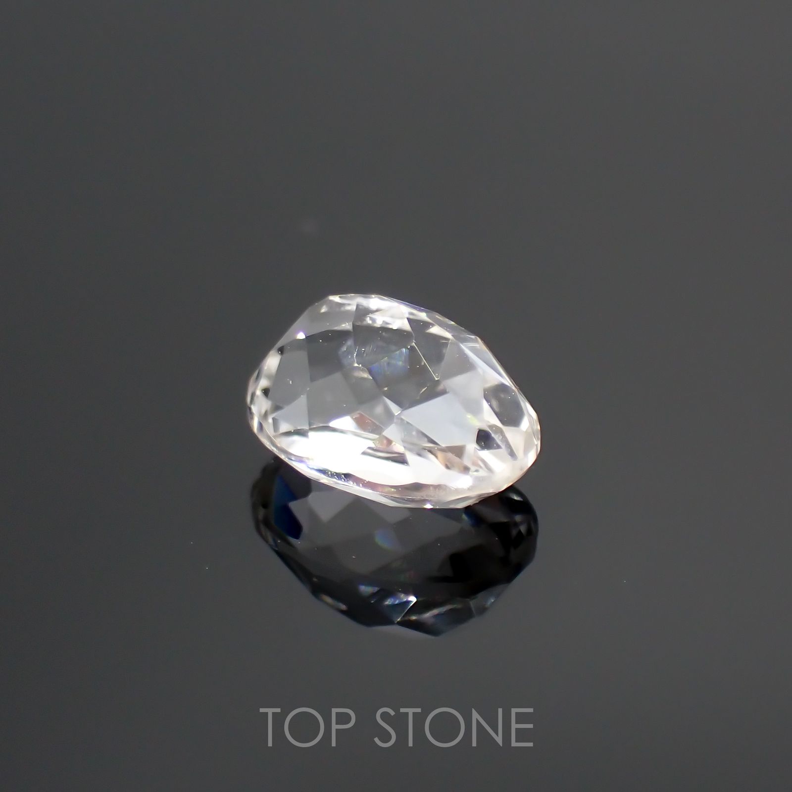 カラーレススポジュミン(宝石名ホワイト・スポジュミン) ブラジル産 1.81ct 識別済[210912629]7.9×6mm前後