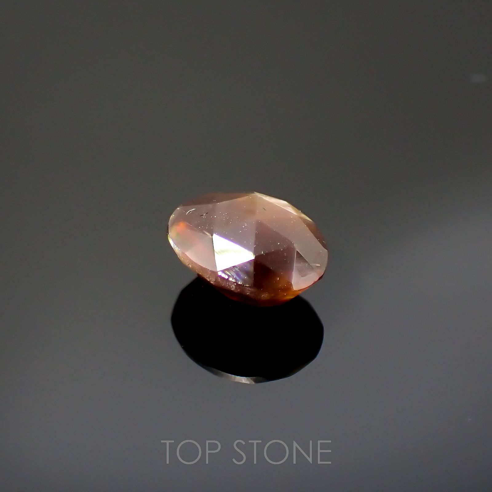 レインボーガーネット 日本・奈良県天川村産 2.15ct[220515987]8.4x6.7mm前後