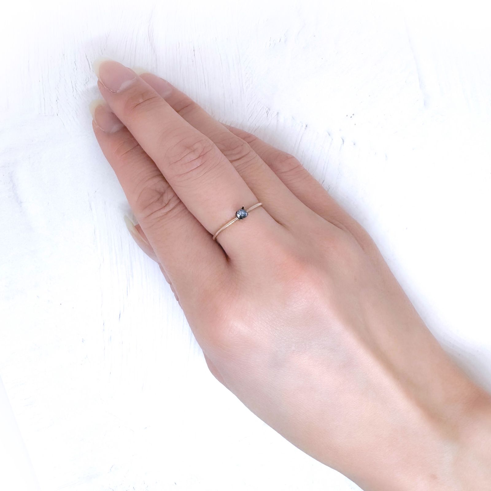 ベニトアイト アメリカ・カリフォルニア州産 0.094ct / 2.7x2.7mm前後 [251231464]