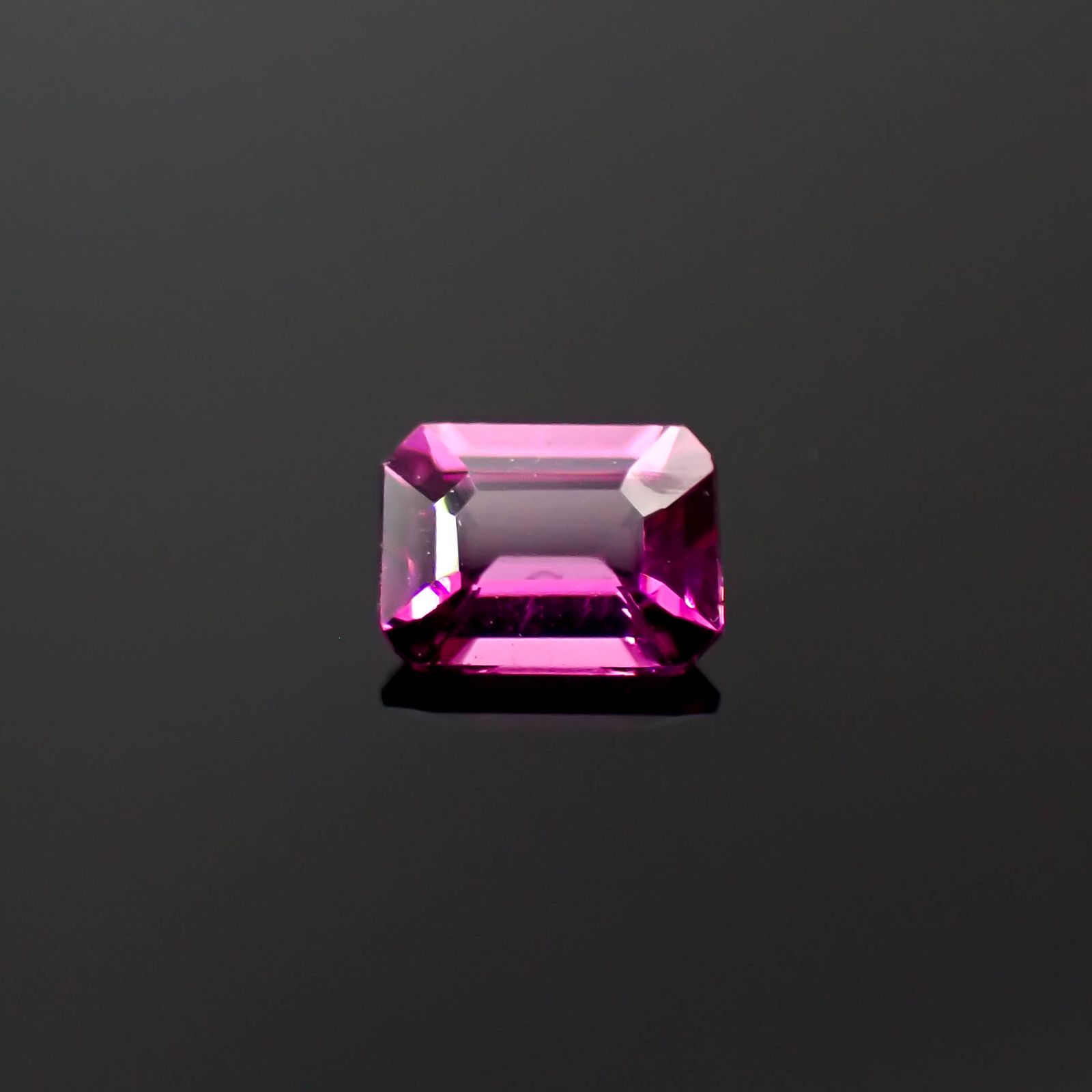 グレープガーネット(宝石名ガーネット)ブラジル産 0.54ct 識別済[240928708]5.5x4.1mm前後
