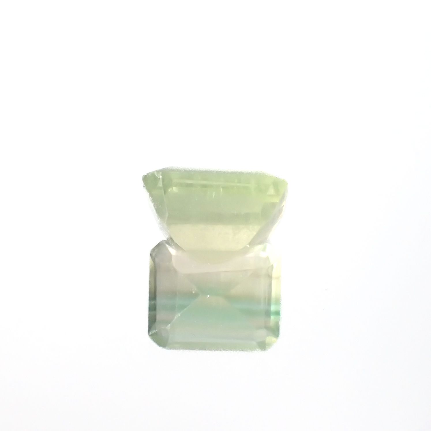バイカラーフローライト フルオレッセンス ブラジル産 4.11ct[230722973]9.8x8mm前後