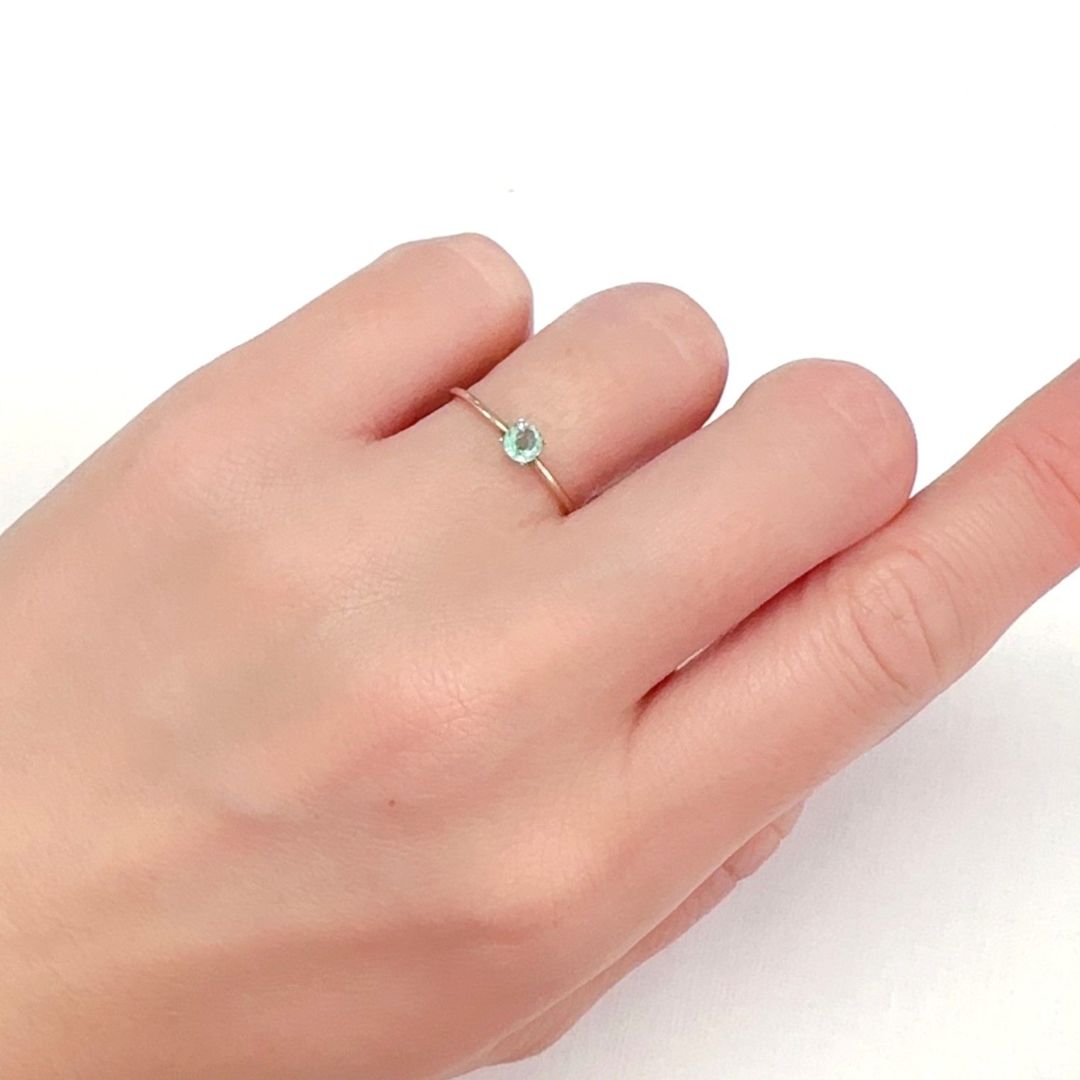 パステルカラーエメラルド コロンビア産 0.18ct[240225939]3.5x3.5mm前後