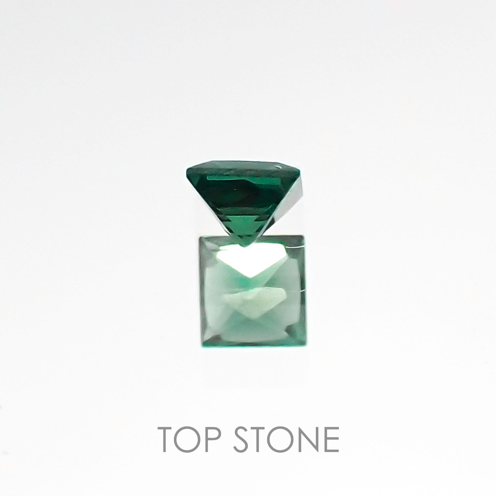 ◇プリンセスカット◇カラーチェンジガーネット(アレキタイプ) マダガスカル・ベキリー産 ルース 0.065ct[20106616]2.3×2.3mm前後