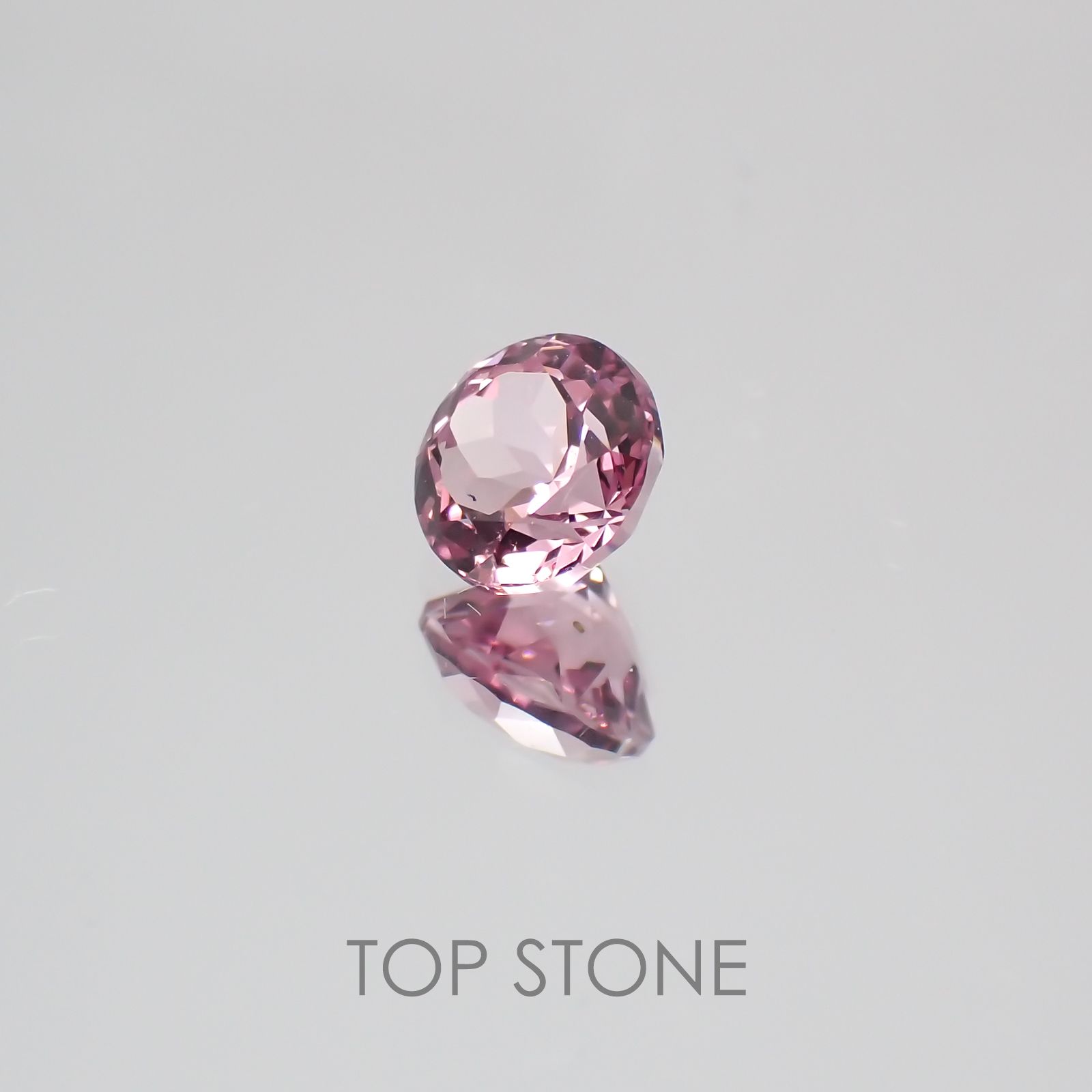 ウンバライトガーネット タンザニア産 ルース 0.72ct[20128578]5.2×5.1mm前後