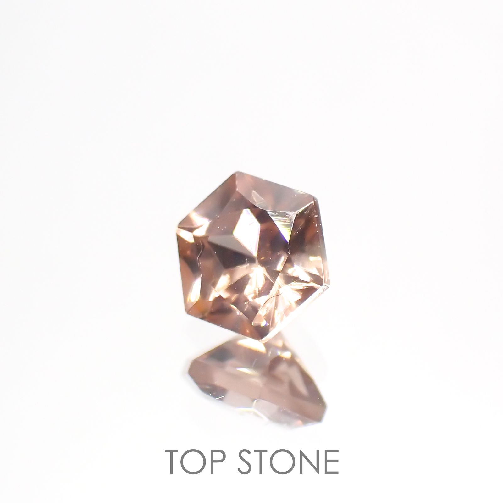 ◇ヘキサゴンカット◇シナモンカラージルコン(宝石名ジルコン) カンボジア産 0.87ct 識別済[210410472]4.9×5.1mm前後