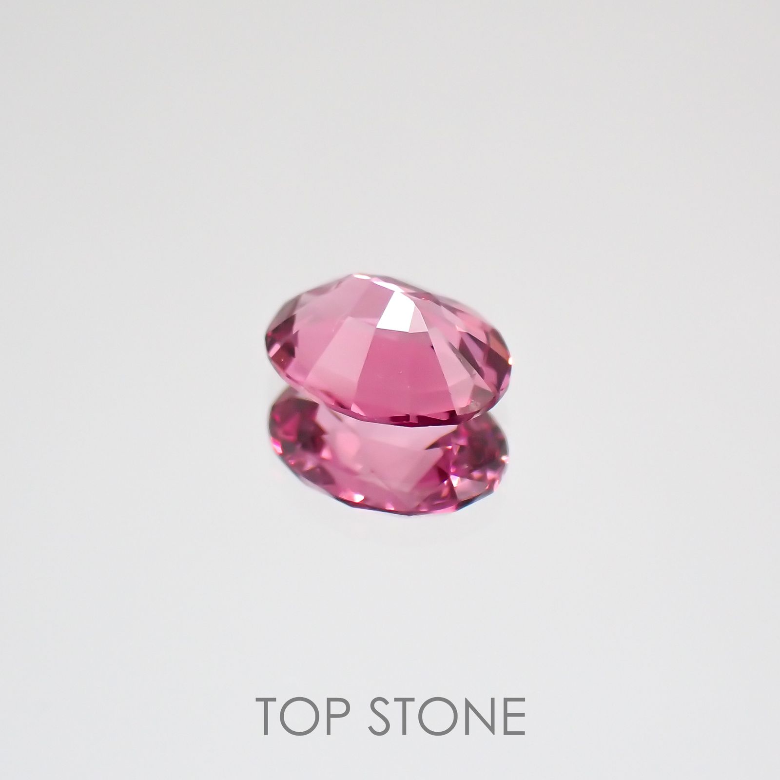 ホットピンクスピネル タンザニア産 ルース 0.37ct[210510853]5.1×4.2mm前後