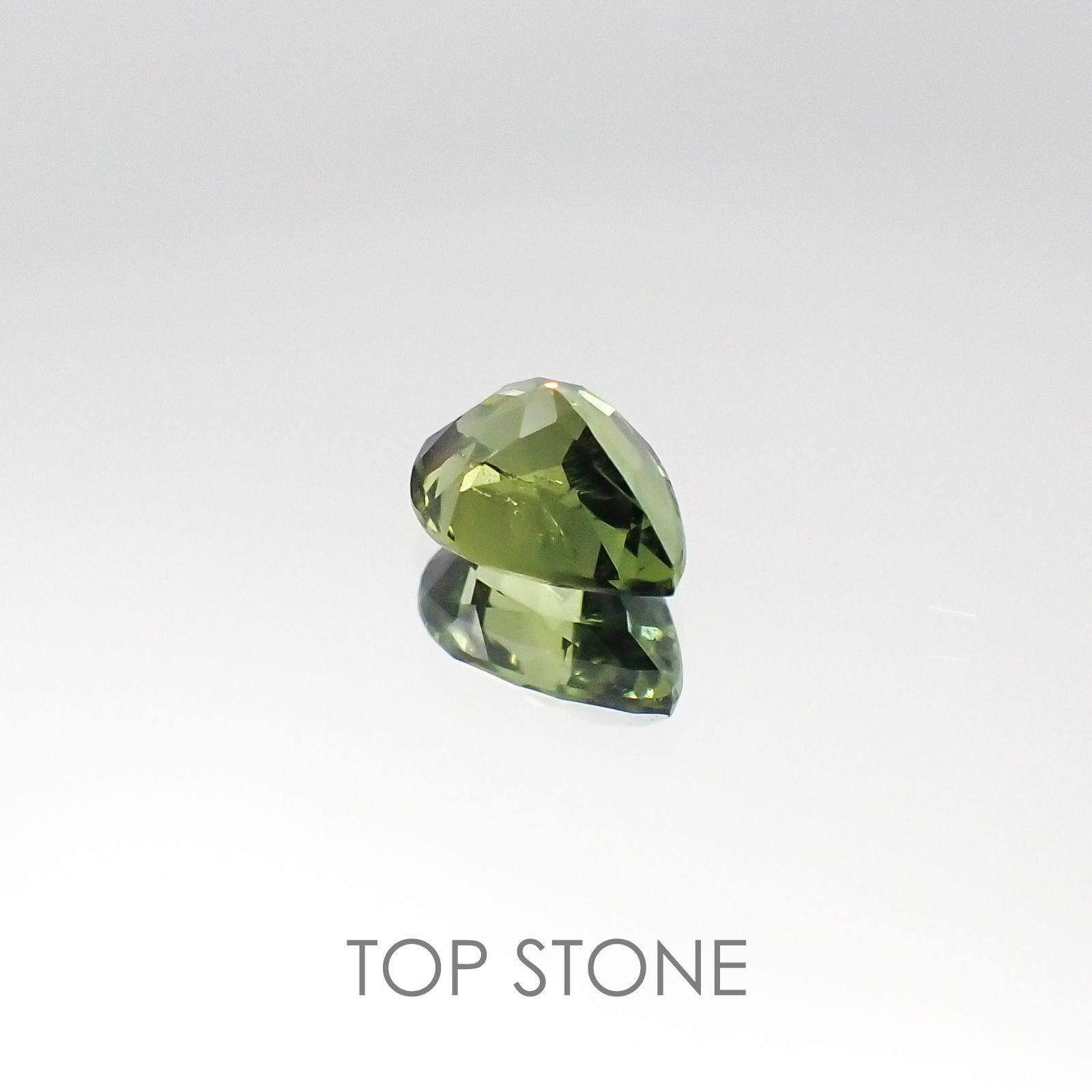 ゴールドシーンサファイア 非加熱(宝石名シーン・サファイア) ケニア産 0.804ct ソ付(彩珠)[20095078]6.5×4.8mm前後