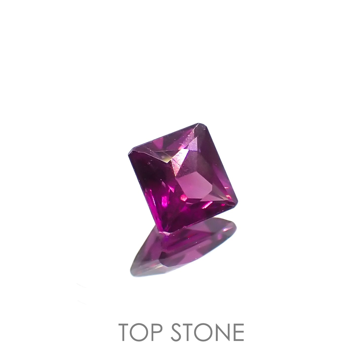 ◇プリンセスカット◇グレープガーネット(宝石名ガーネット)ブラジル産 0.74ct 識別済[220917709]4.9x4.9mm前後