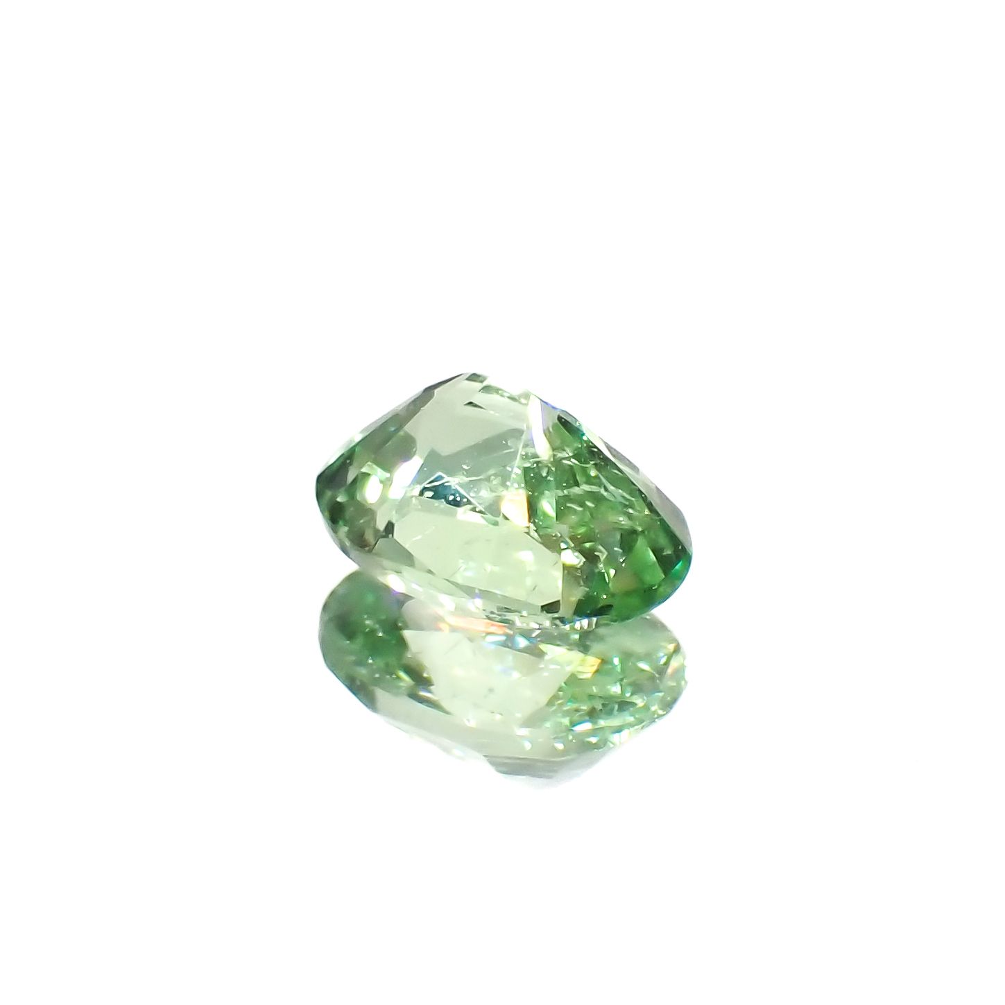 ミントガーネット(宝石名ガーネット)タンザニア産 0.74ct 識別済[230823063]6.5x4.8mm前後