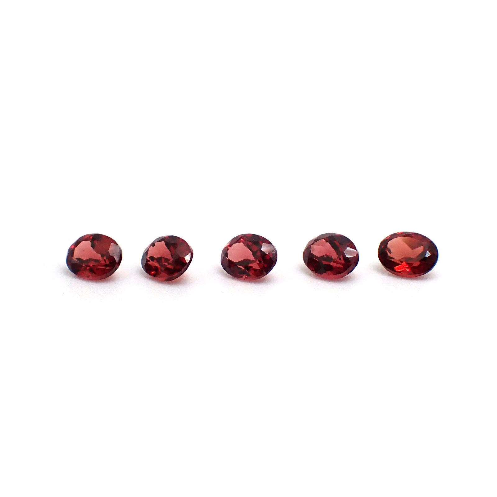 ◇ランダムセレクト◇パイロープアルマンディンガーネット モザンビーク産 約0.21ct / 4x3mm前後 [260532208-PAC]