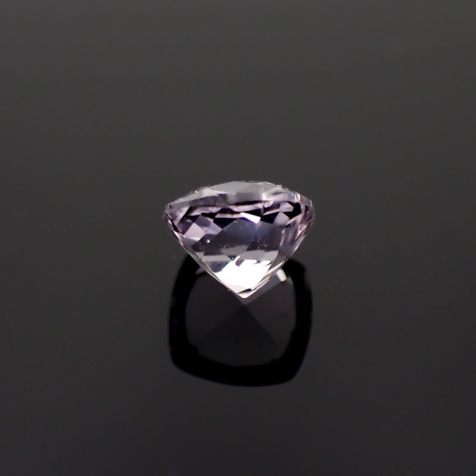 マリアライト フルオレッセンス(宝石名スキャポライト)スリランカ産 識別済 0.53ct / 5x4.9mm前後 [251021678]