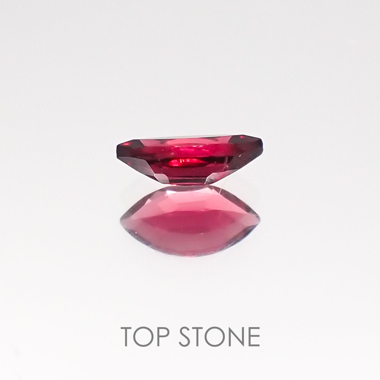 レッドスピネル タンザニア産 ルース 0.17ct[20117691]5.1×2.6mm前後