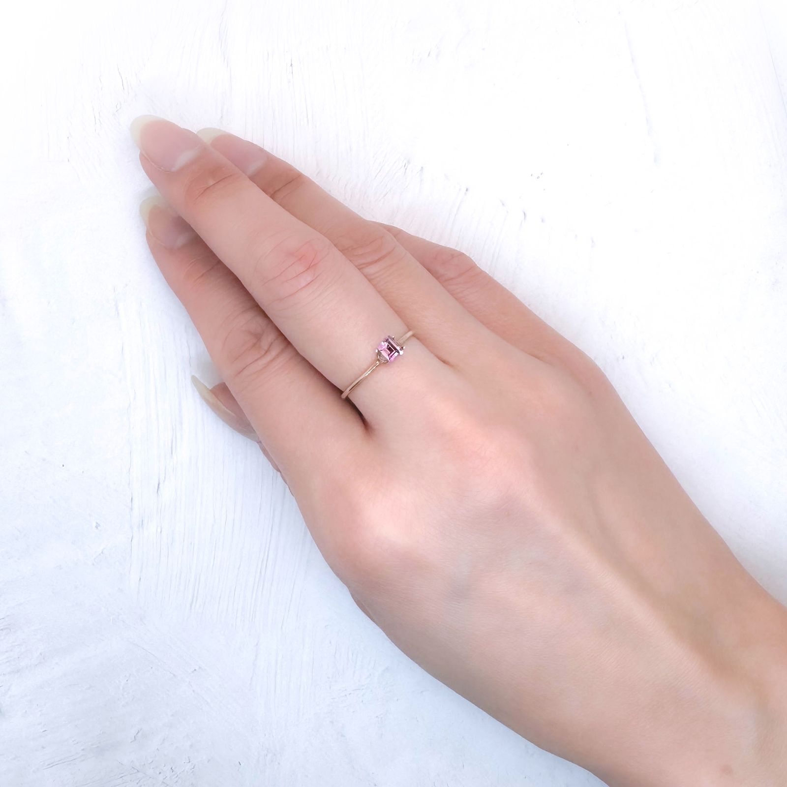 ピンクゾイサイト(宝石名ピンク・ゾイサイト)タンザニア産 ソ付(日独) 0.263ct / 3.88x3.25mm前後 [251231472]