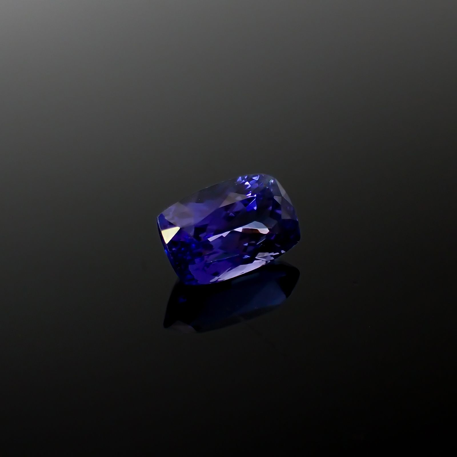 タンザナイト(宝石名タンザナイト)タンザニア産 4.40ct 識別済[240427272]11.3x7.3mm前後