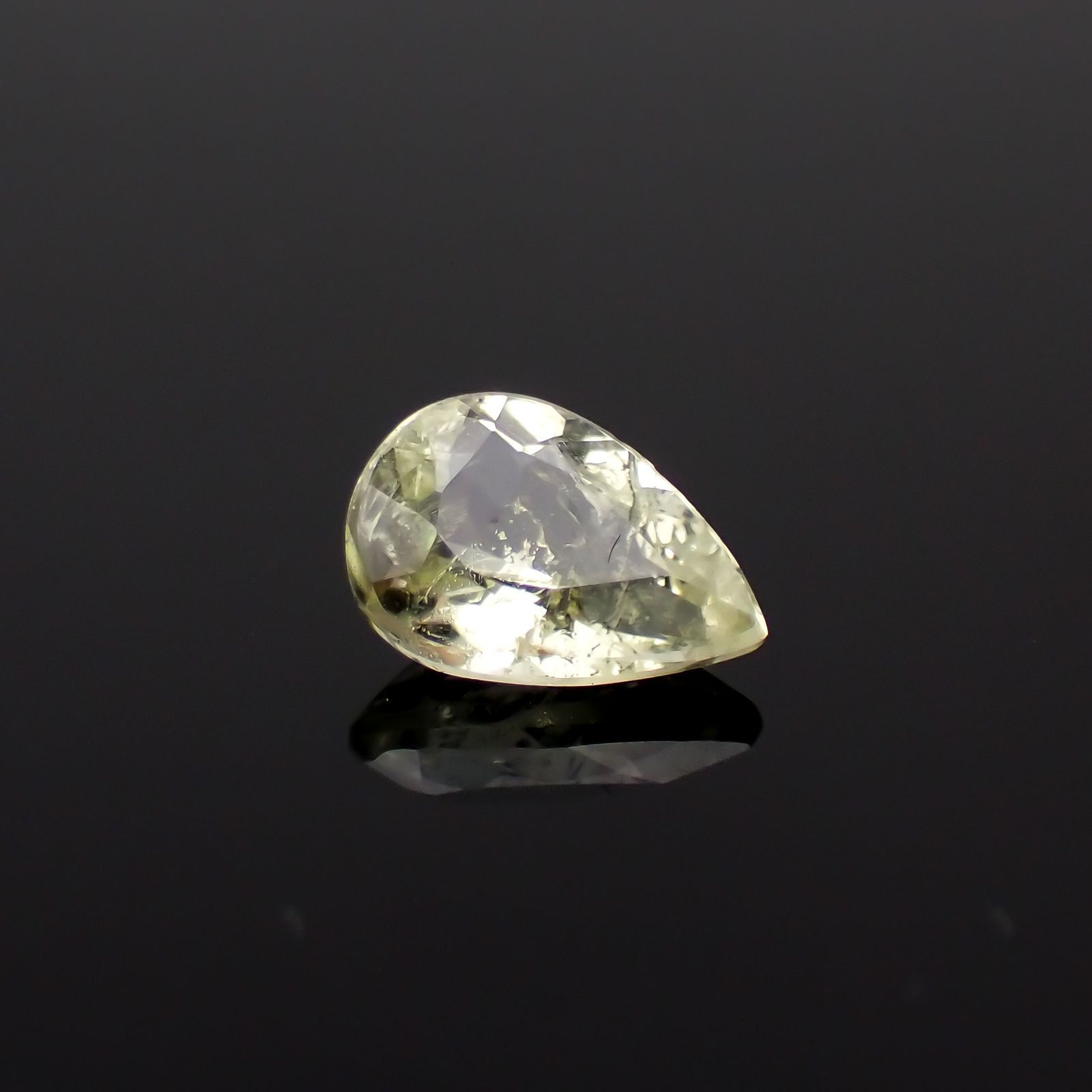 ブラジリアナイト(宝石名ブラジリアナイト)ブラジル産 0.68ct 識別済[230220694]7.3x5mm前後