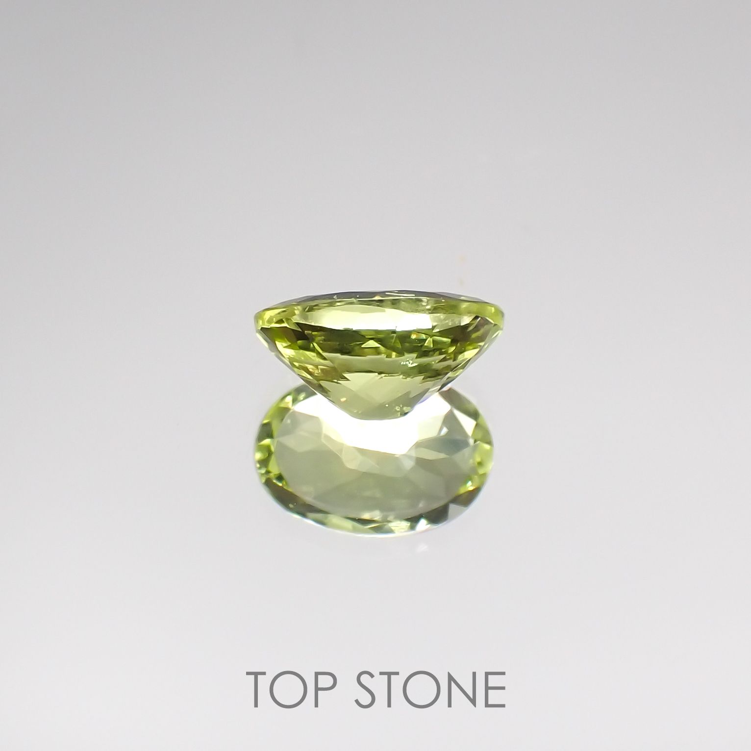 パロットクリソベリル(宝石名クリソベリル) インド産 0.77ct 識別済[210711516]6.8×4.7mm前後