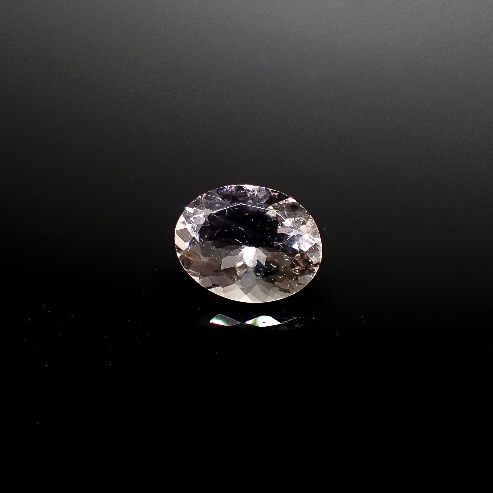 フローライト フルオレッセンス アフガニスタン産 2.62ct [250630526]10x7.8mm前後
