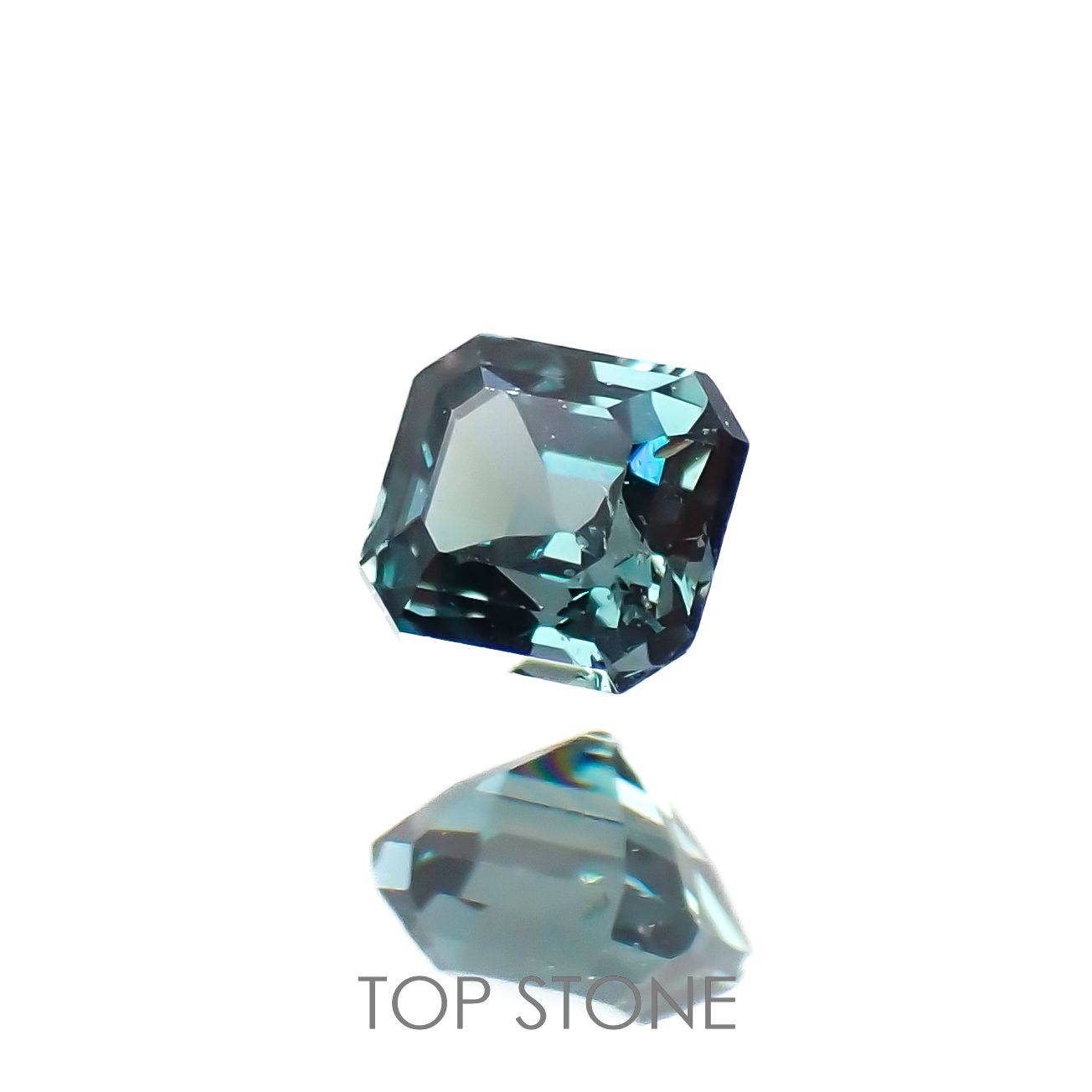 カラーチェンジガーネット アレキタイプ(宝石名ガーネット)マダガスカル・ベキリー産 0.16ct 識別済[220716942]2.8x2.6mm前後