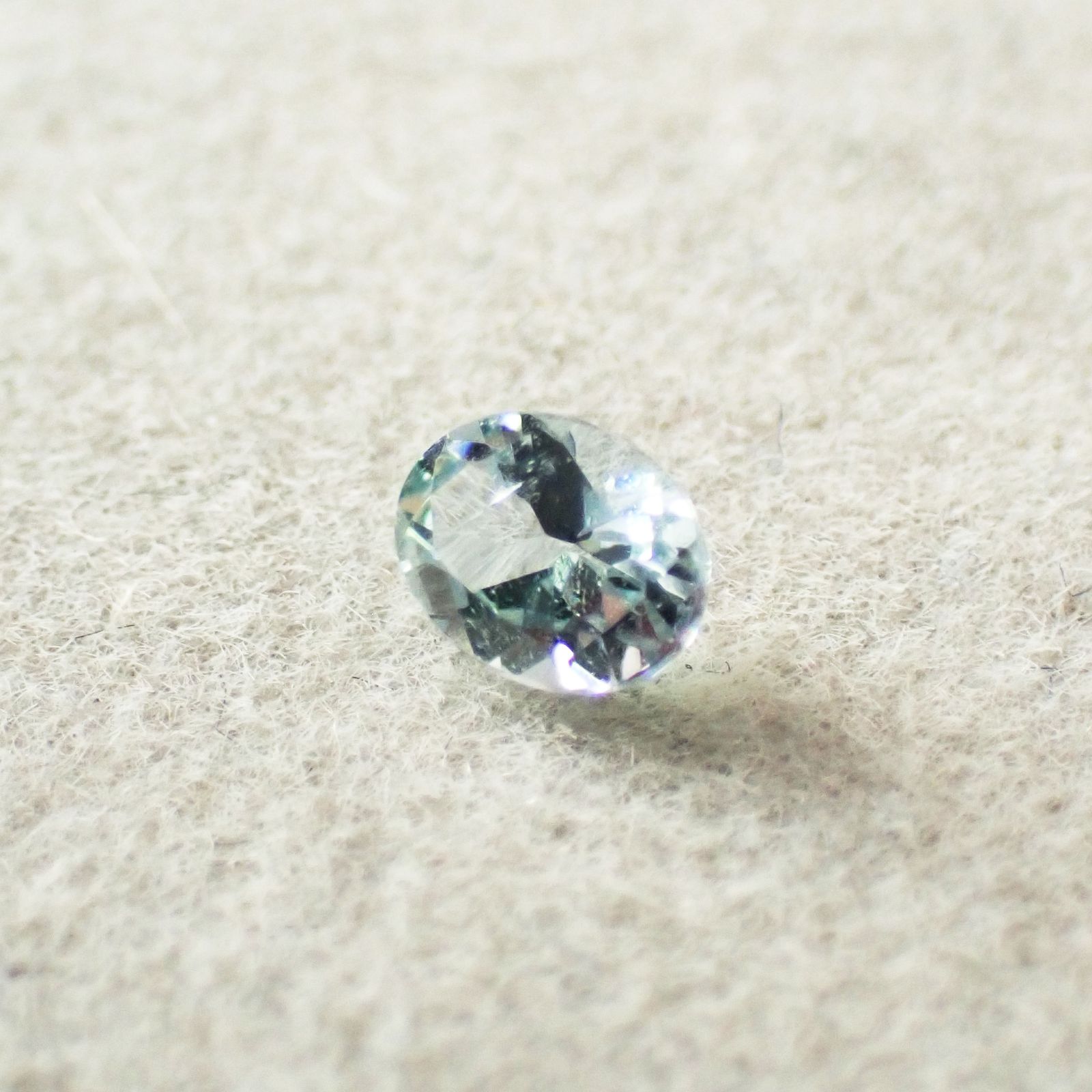 ブルーグリーンコーネルピン(宝石名コーネルピン)タンザニア産 識別済 0.17ct / 3.9x3mm前後 [251021864]