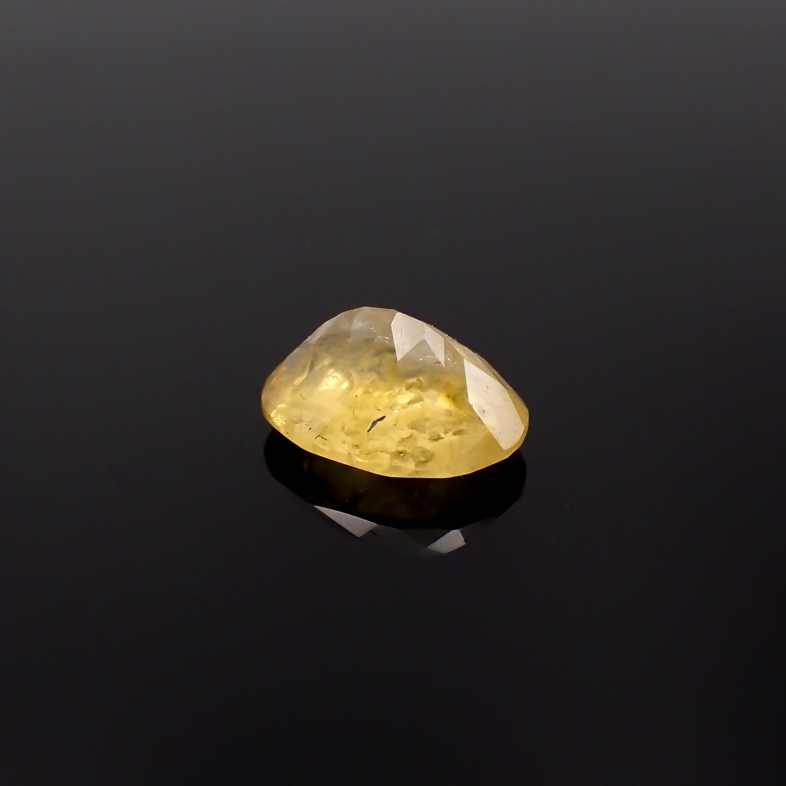 コンドロダイト(宝石名コンドロダイト)タジキスタン・パミール高原産 1.479ct ソ付(彩珠)[231225229]8.1x6.2mm前後