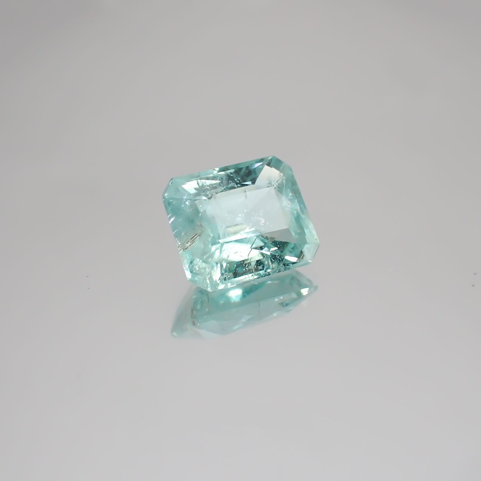 パライバトルマリン(宝石名トルマリン/別名パライバ・トルマリン) モザンビーク産 3.184ct ソ付(宝貴協)[21019385]9.5×8.0mm前後