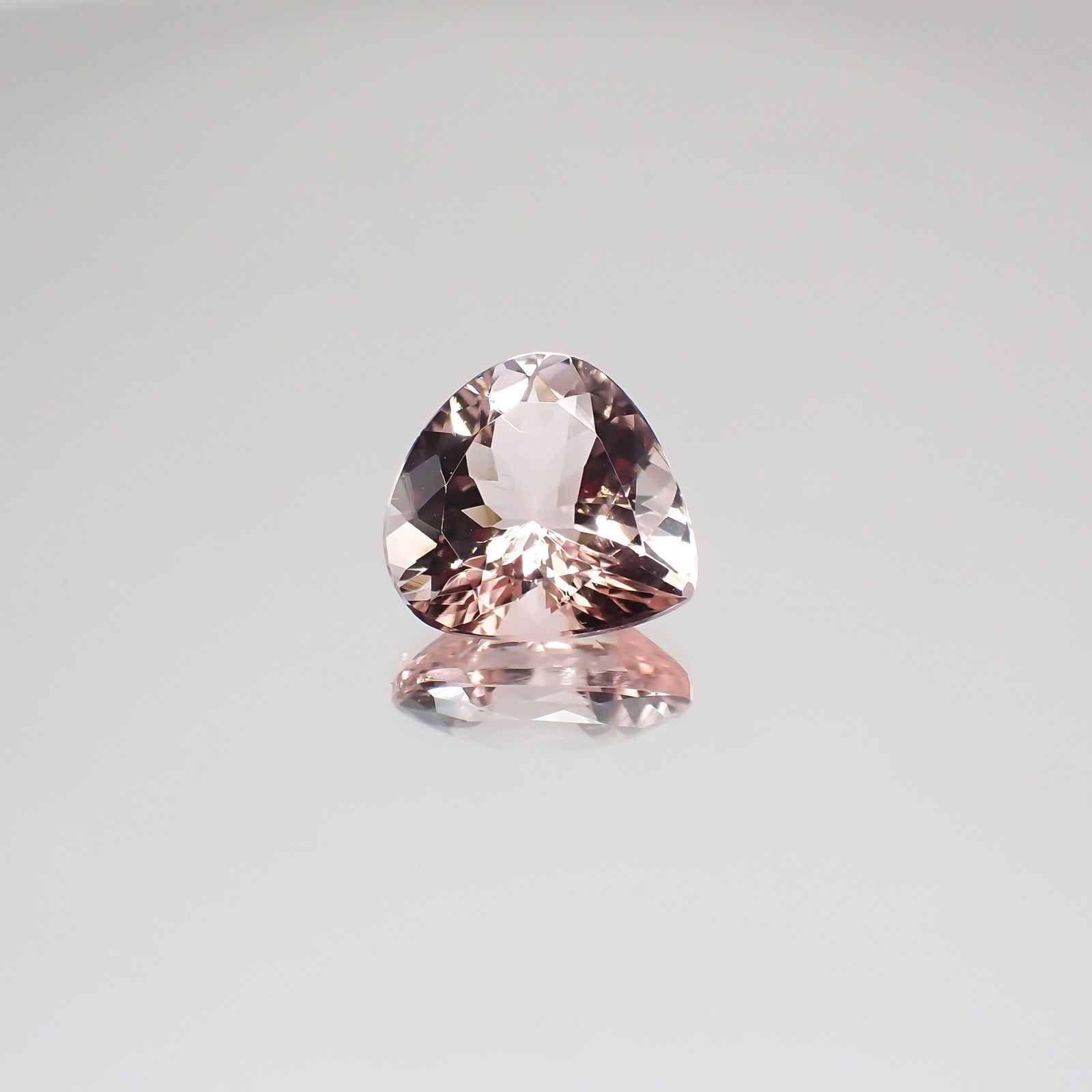 モルガナイト(宝石名モルガナイト) ナイジェリア産 2.752ct ソ付(日独)[210510836]10.2×10.1mm前後