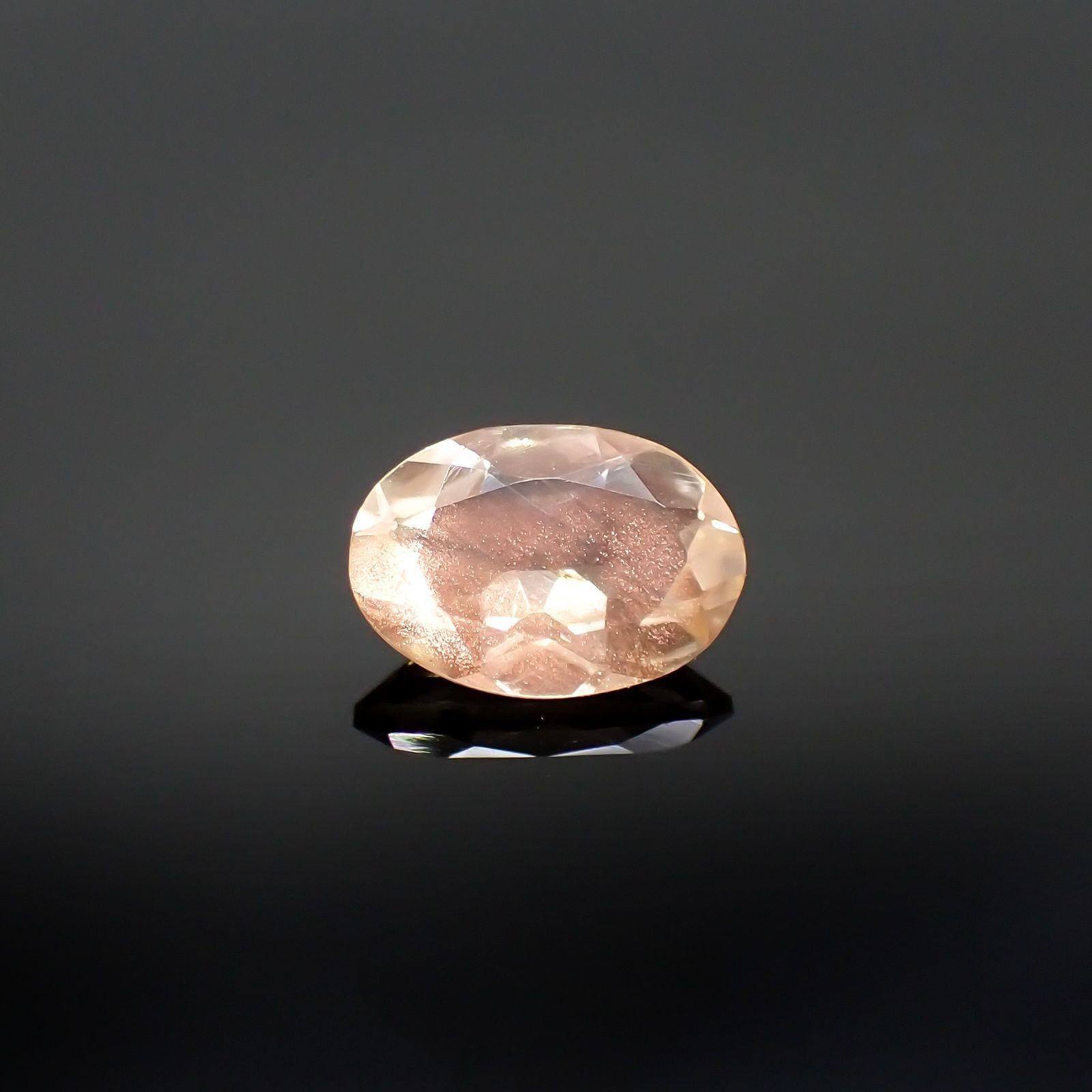 オレゴンサンストーン(宝石名ラブラドライト)アメリカ・オレゴン州産 識別済 0.85ct / 7.9x5.6mm前後 [220114662]