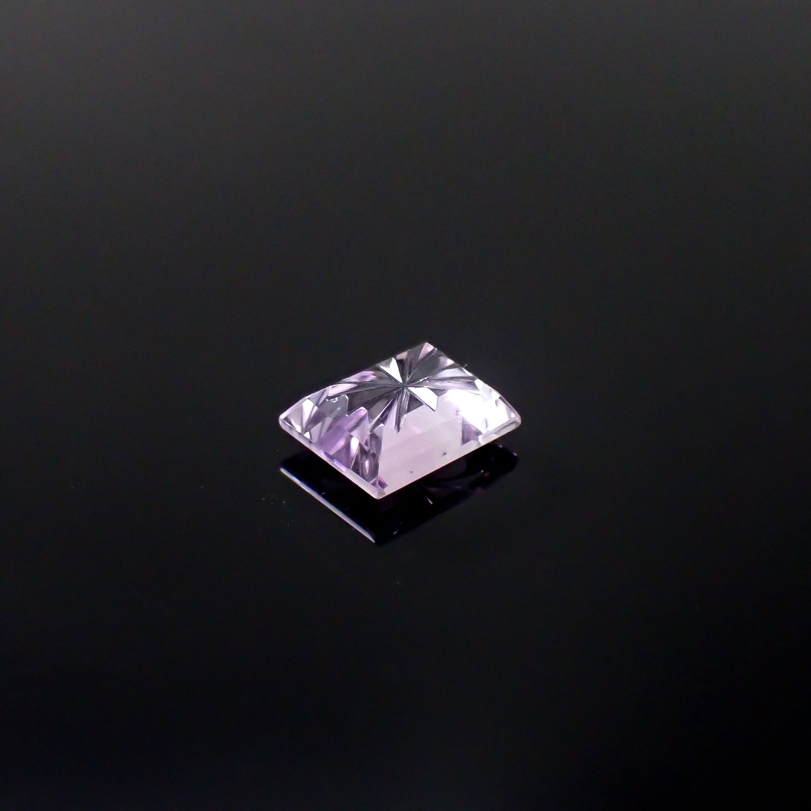 ◇甲州貴石切子Plus Three◇アワーグラスアメジスト モロッコ産 2.98ct / 10x7.8mm前後 [251231460]