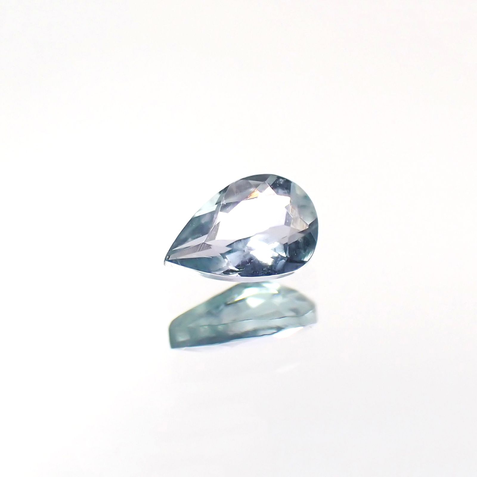 ブルーグリーンコーネルピン(宝石名コーネルピン)タンザニア産 0.097ct 識別済[240219233]3.6x2.2mm前後