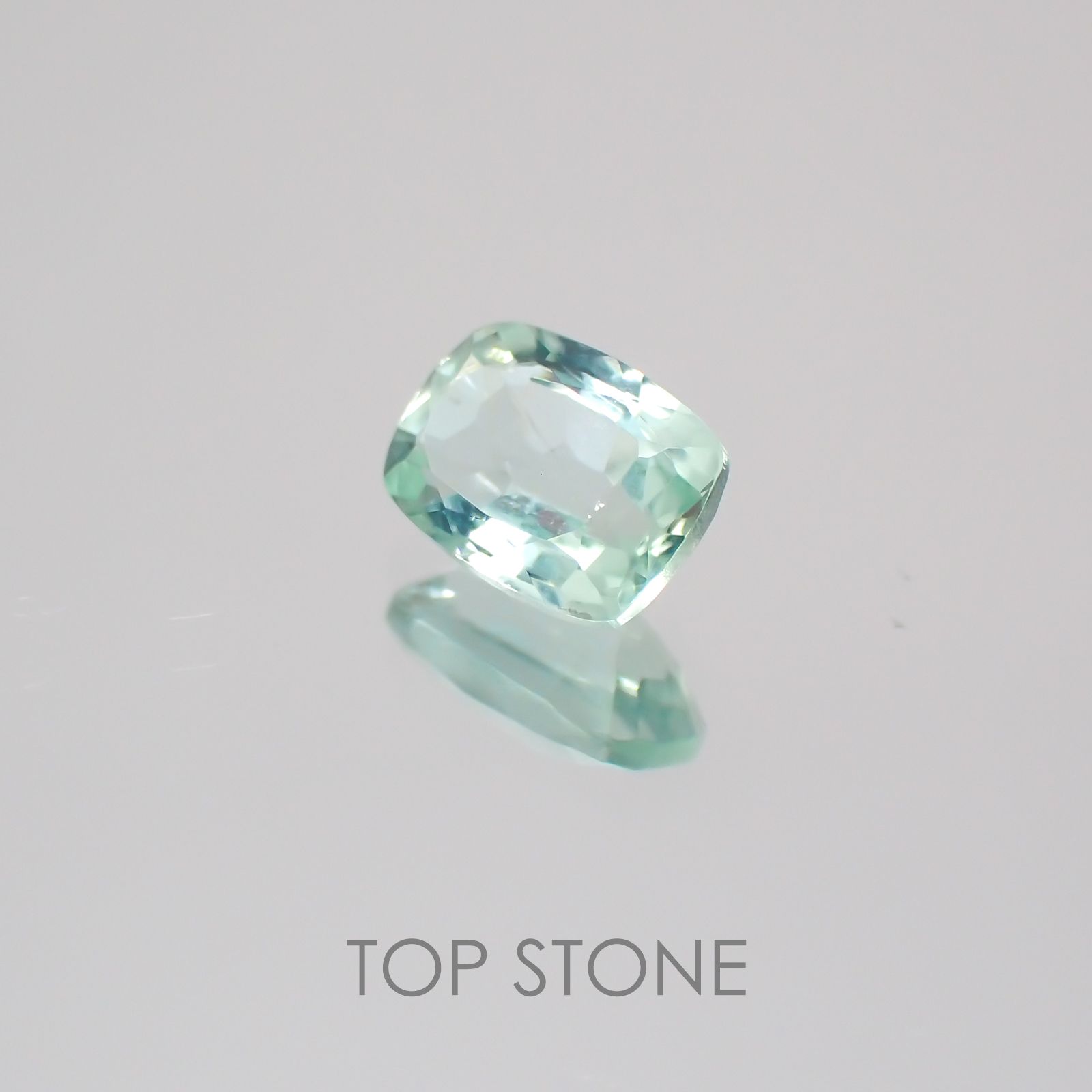 ミントベリル(宝石名グリーン・ベリル) ブラジル産 0.46ct 識別済[21069828]5.6×4mm前後