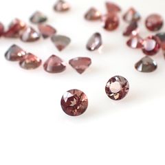 <ランダムセレクト1個販売>バイカラーアンデシン モンゴル産 約0.10ct [250129742-PAC]3x3mm前後