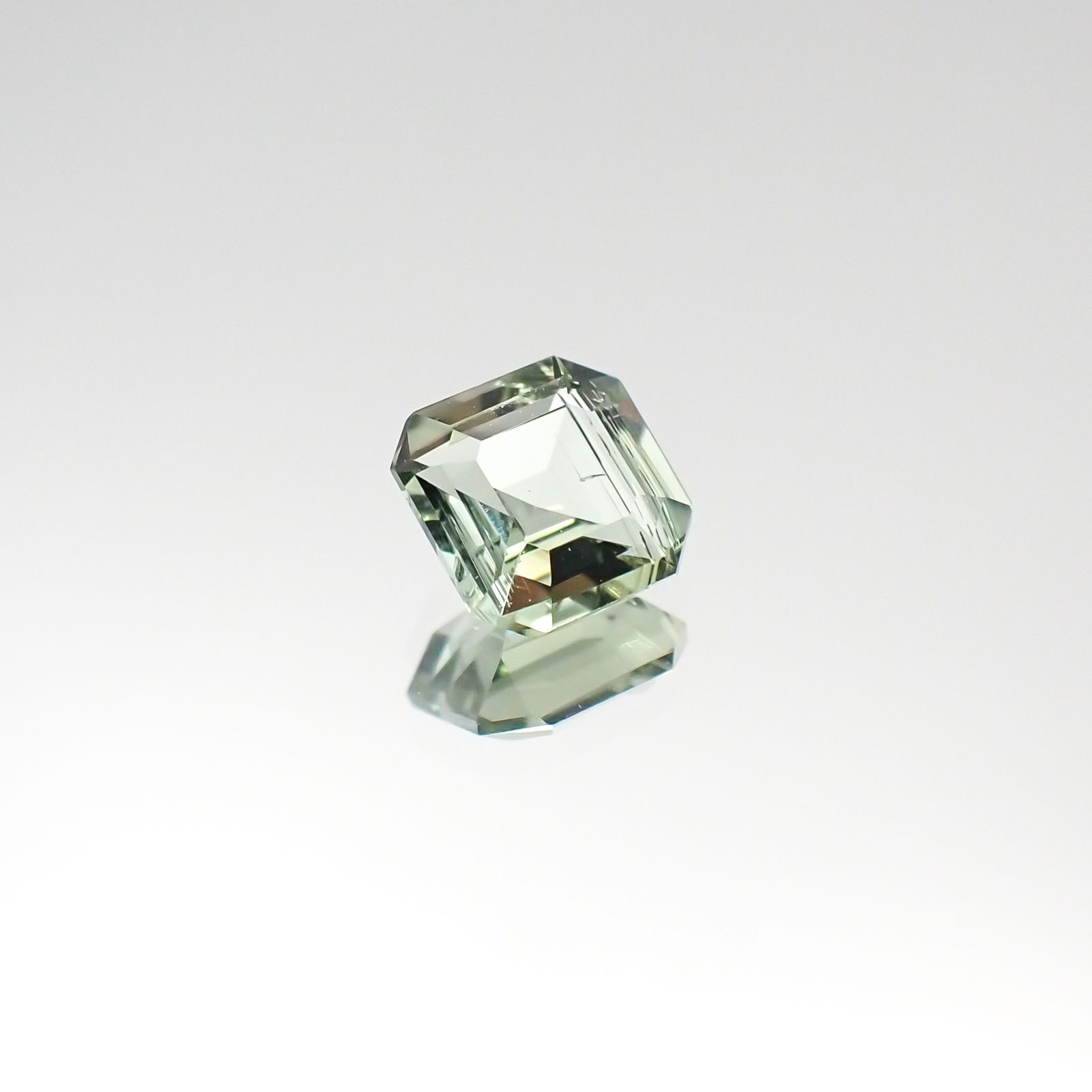 グリーントルマリン(宝石名グリーン・トルマリン)ブラジル産 0.54ct 識別済[231023951]5x5mm前後