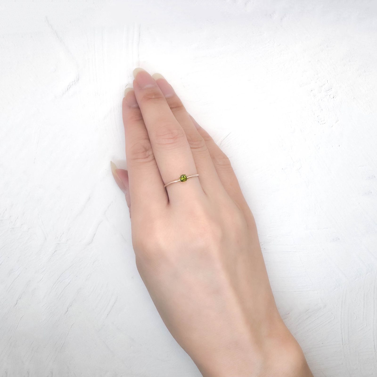 カラーチェンジスフェーン パキスタン産 0.17ct / 3.2x3.2mm前後 [250931065]