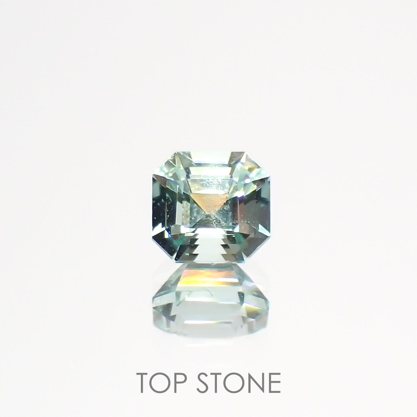 ミントベリル  ブラジル産 0.28ct[220616677]4x3.8mm前後