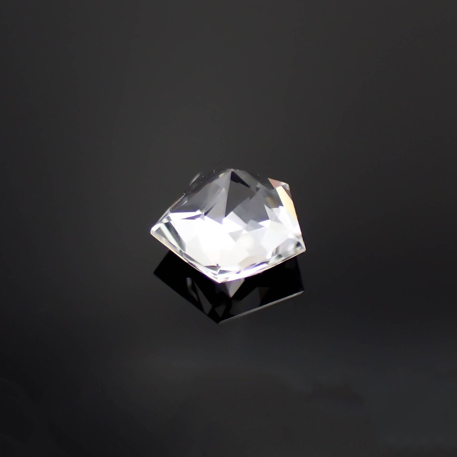 ◇カスタムペンタゴンカット◇ゴッシェナイト(宝石名ゴッシェナイト)ブラジル産 0.63ct 識別済[221219392]5.8x6mm前後