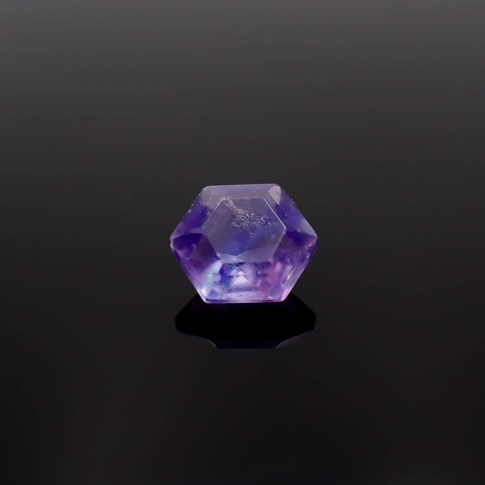 ◇ヘキサゴンカット◇パーティカラーフローライト フルオレッセンス 中国産 2.78ct[240628191]8.2x8.2mm前後