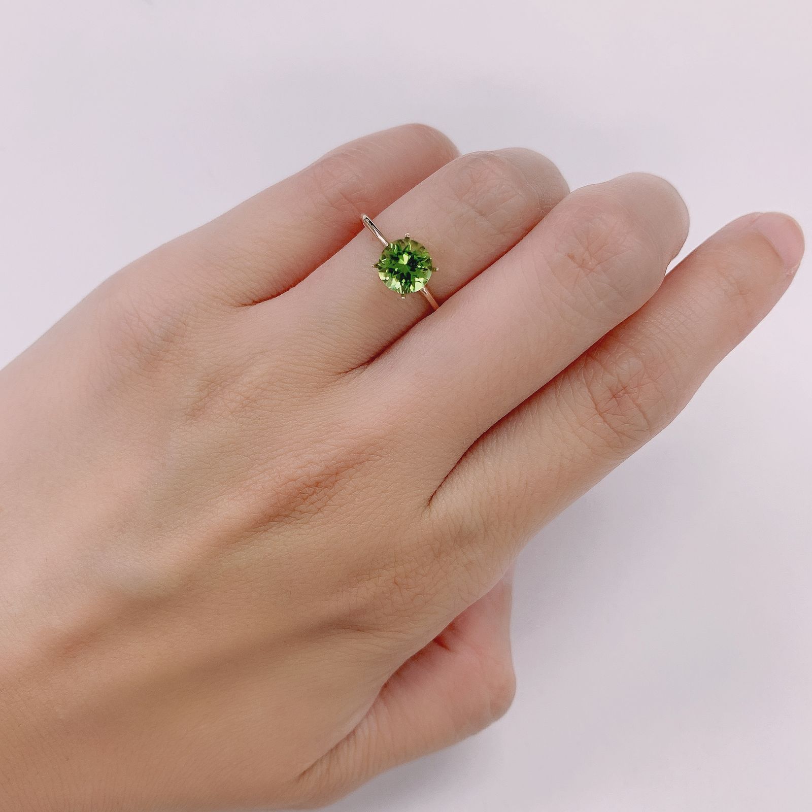 ペリドット(宝石名ペリドット) パキスタン産 1.11ct 識別済[210813071]6.4×6.4mm前後