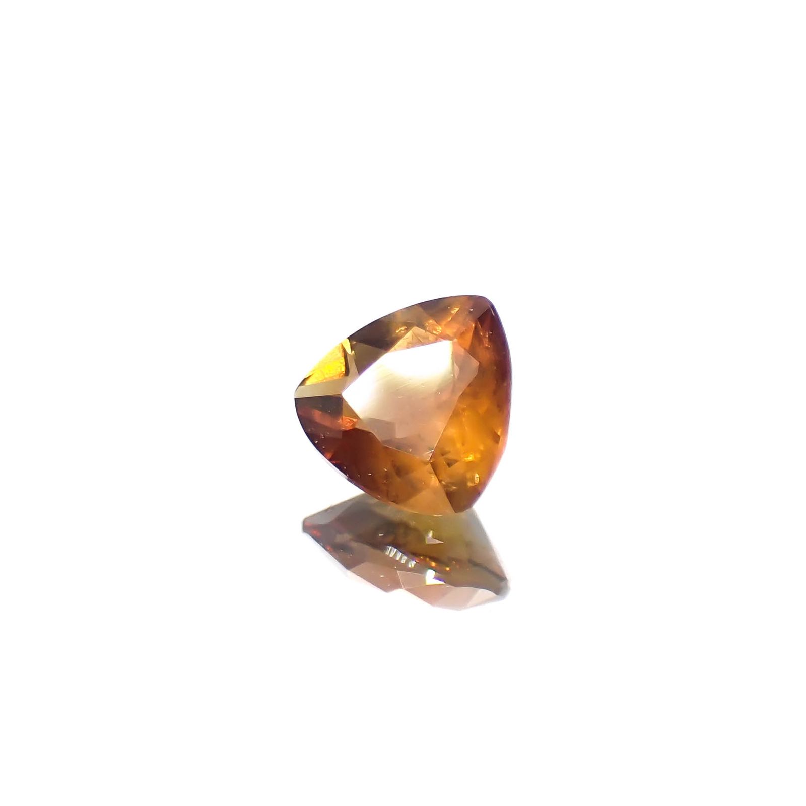 ゴールデンアイオライト マダガスカル産 0.28ct[240527667]4.6x4.6mm前後