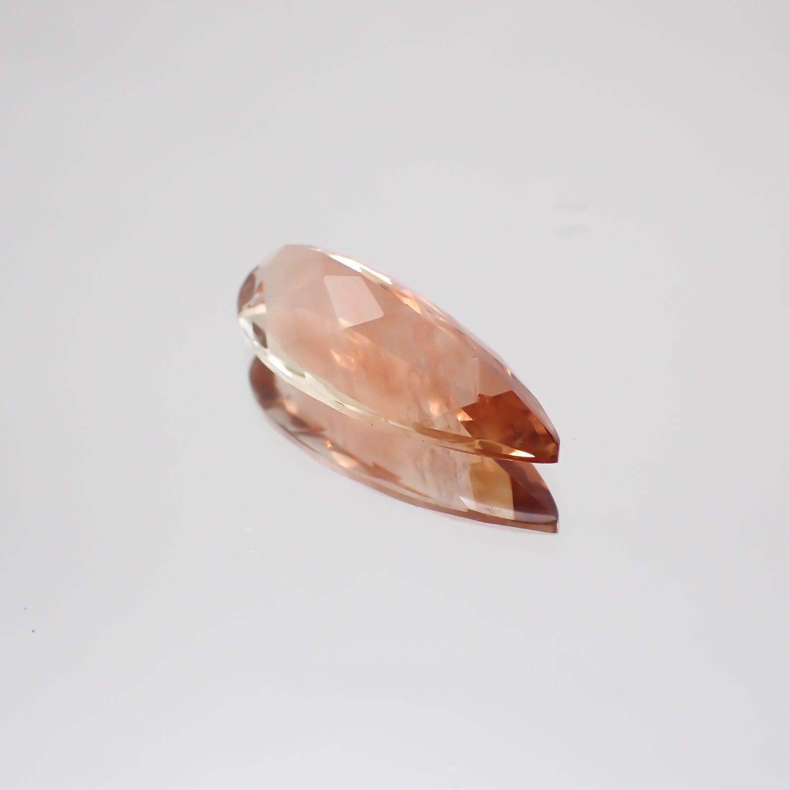 オレゴンサンストーン(宝石名ラブラドライト・サンストーン)アメリカ・オレゴン州産 2.753ct ソ付(彩珠)[230622269]15.8x6.5mm前後