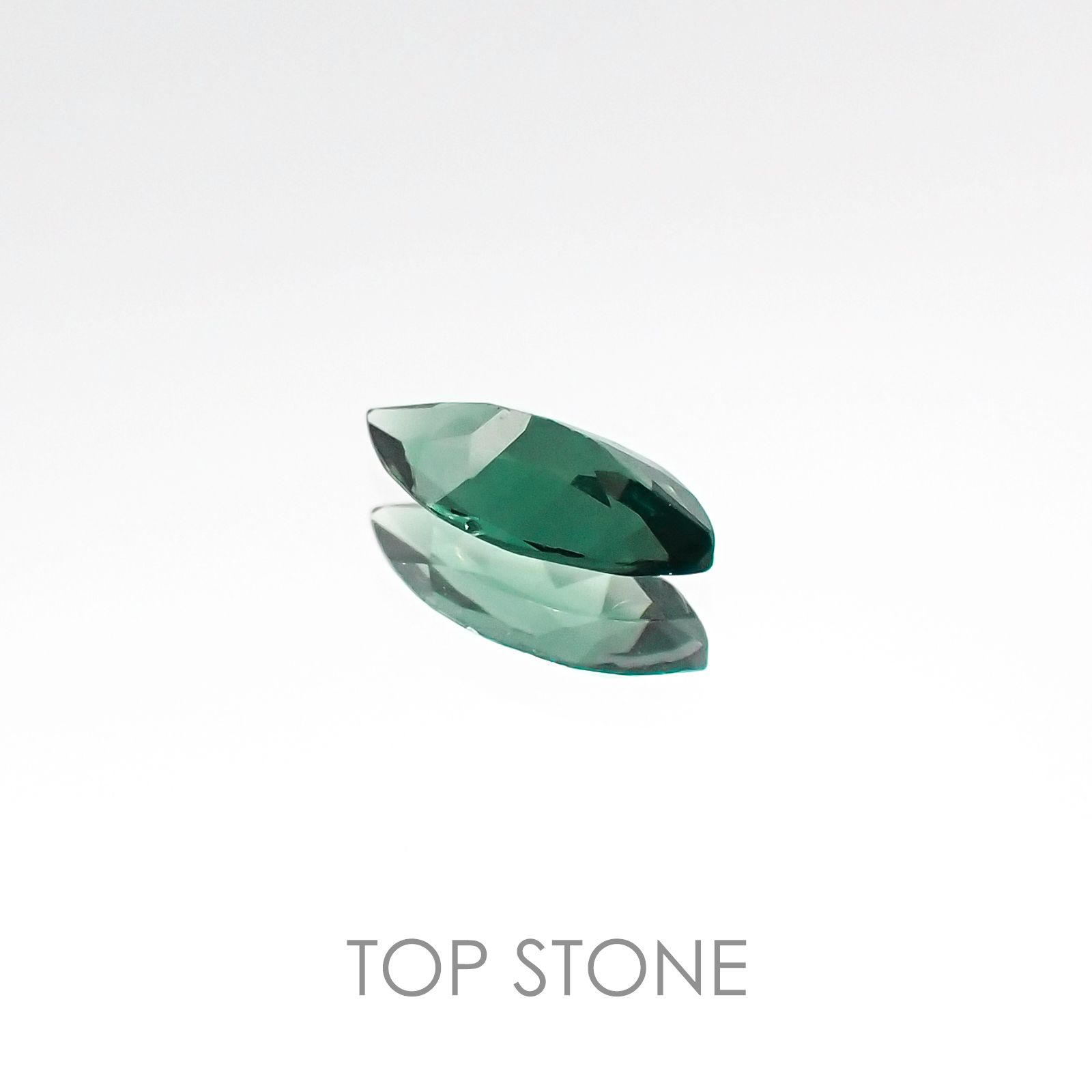 カラーチェンジガーネット(アレキタイプ)(宝石名ガーネット/カラーチェンジタイプ) マダガスカル・ベキリー産 0.25ct 識別済[20106609]6.3×2.9mm前後