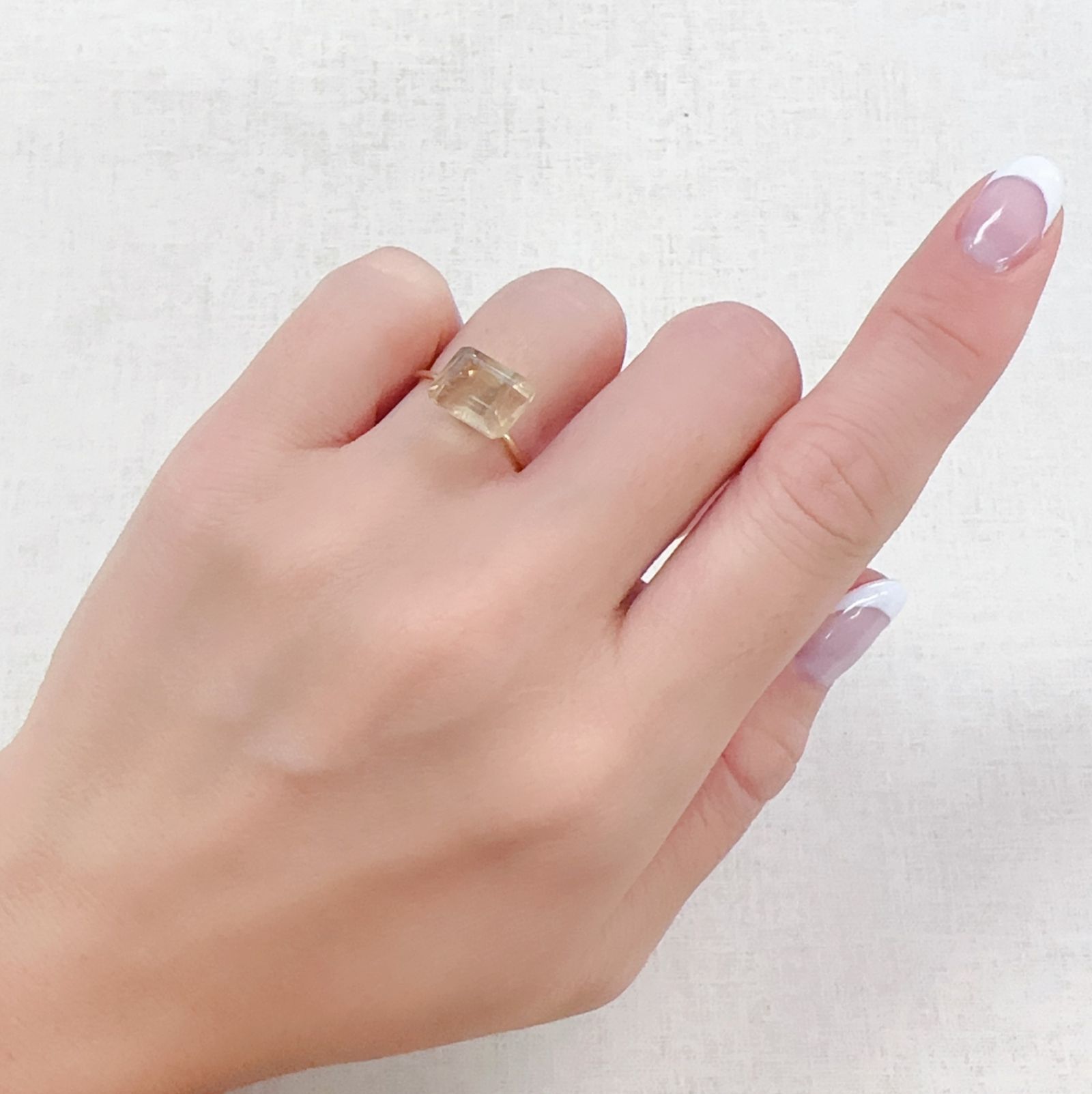 バイカラーフローライト フルオレッセンス ブラジル産 4.21ct[230722980]10x8mm前後