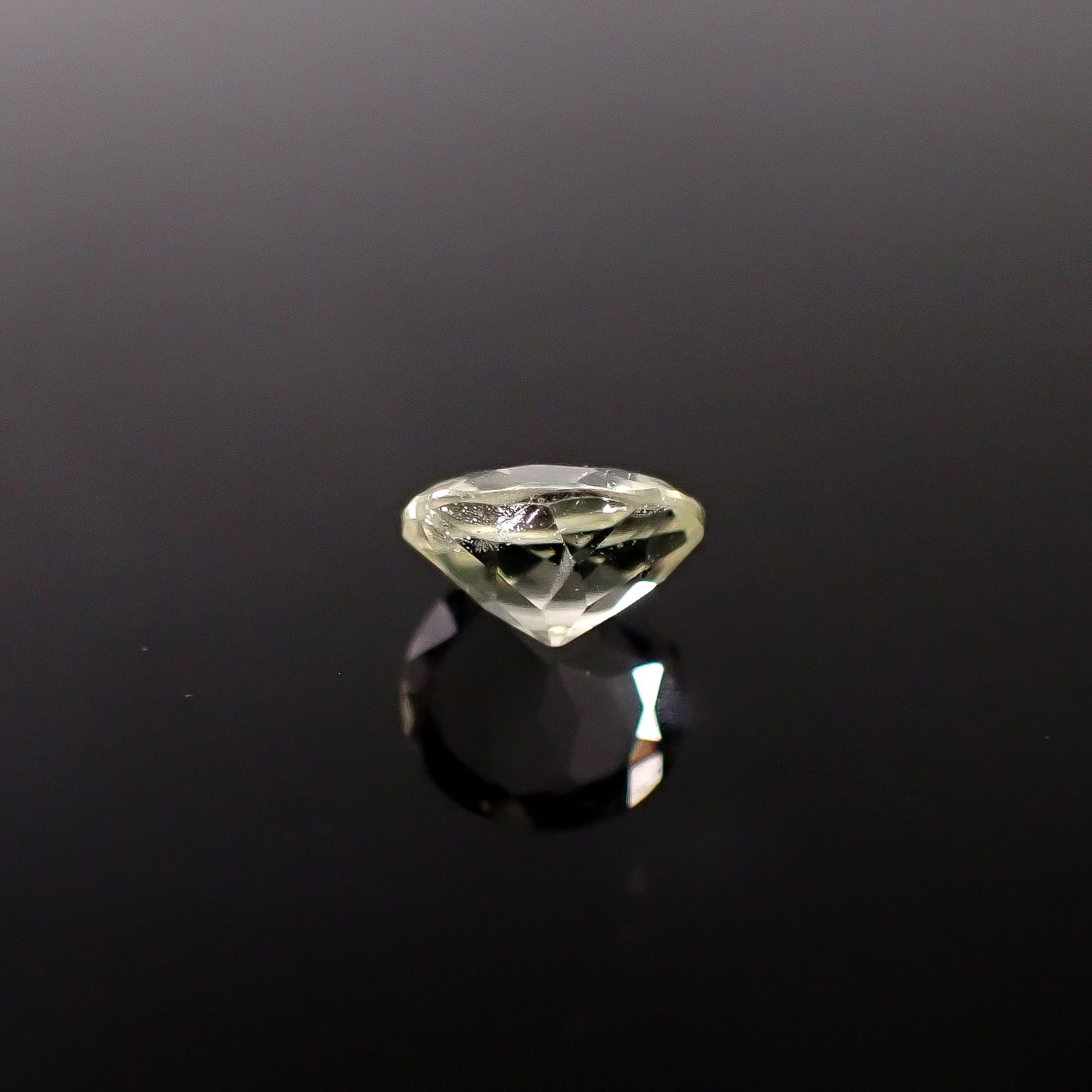 ブラジリアナイト(宝石名ブラジリアナイト)ブラジル産 識別済 0.55ct / 5.4x5.2mm前後 [260131494]