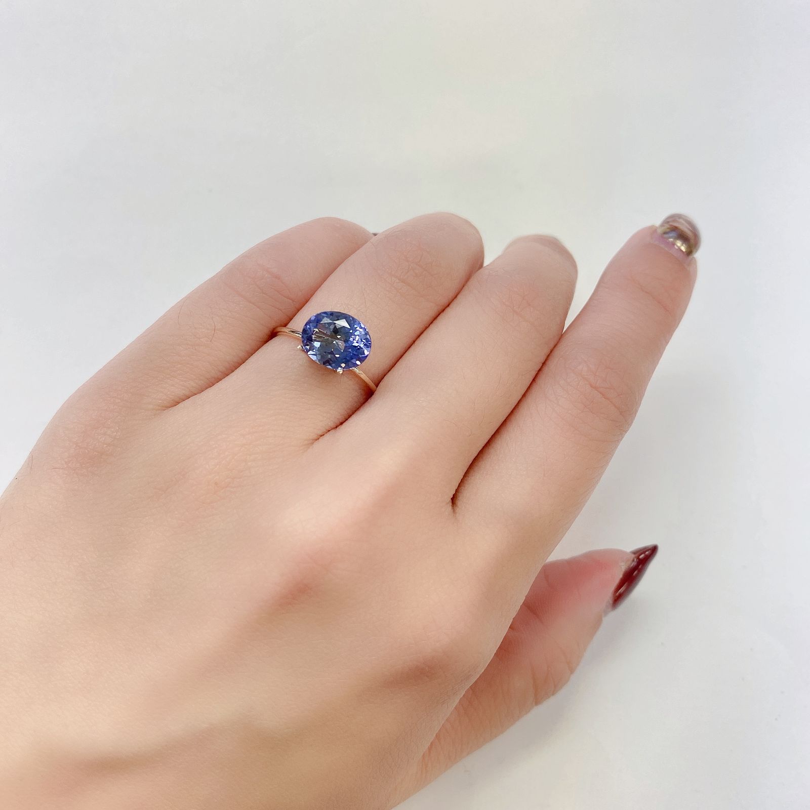 パーティカラータンザナイト(宝石名パーティカラード・ゾイサイト) タンザニア産 2.138ct ソ付(彩珠)[20074308]9.5×7.5mm前後